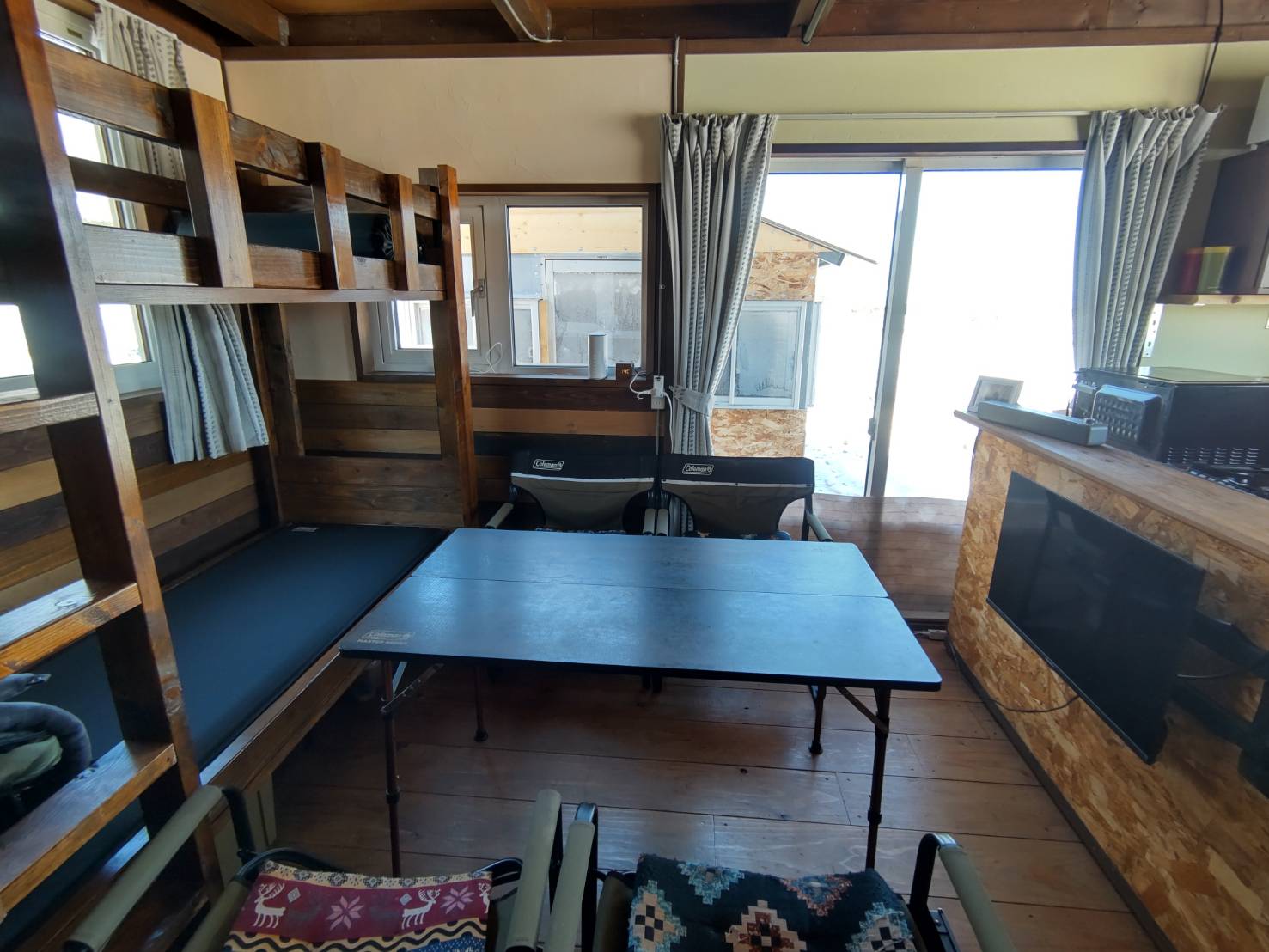 山小屋風のこじんまりとした快適空間