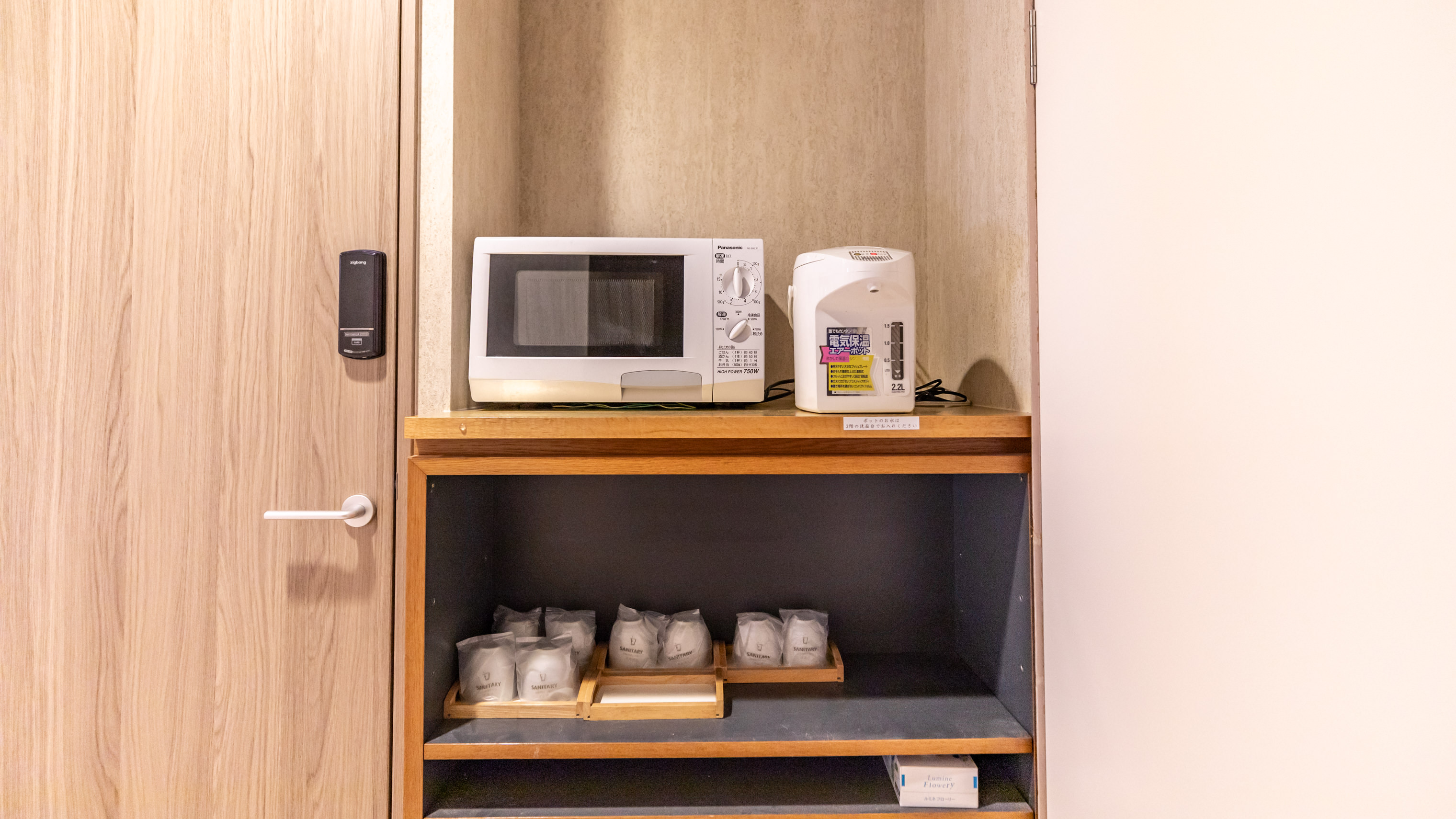 【共有エリア】電子レンジ、ケトル、ティーセットをご自由にご利用頂けます。