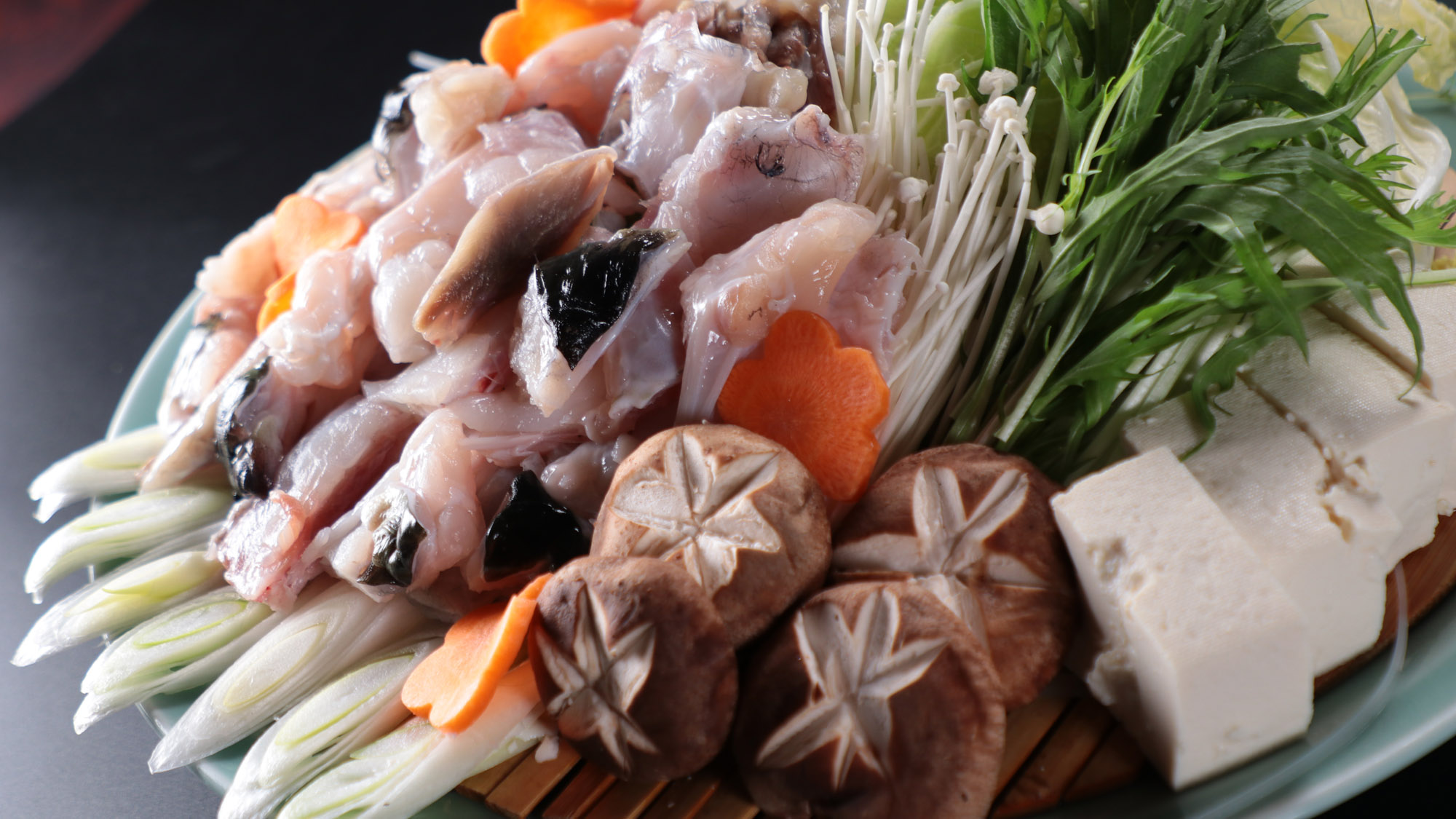 料理_単品_河豚のうまさを楽しむなら『てっちり鍋』大きくぶつ切りの身を召し上がれ！※写真は4人前です