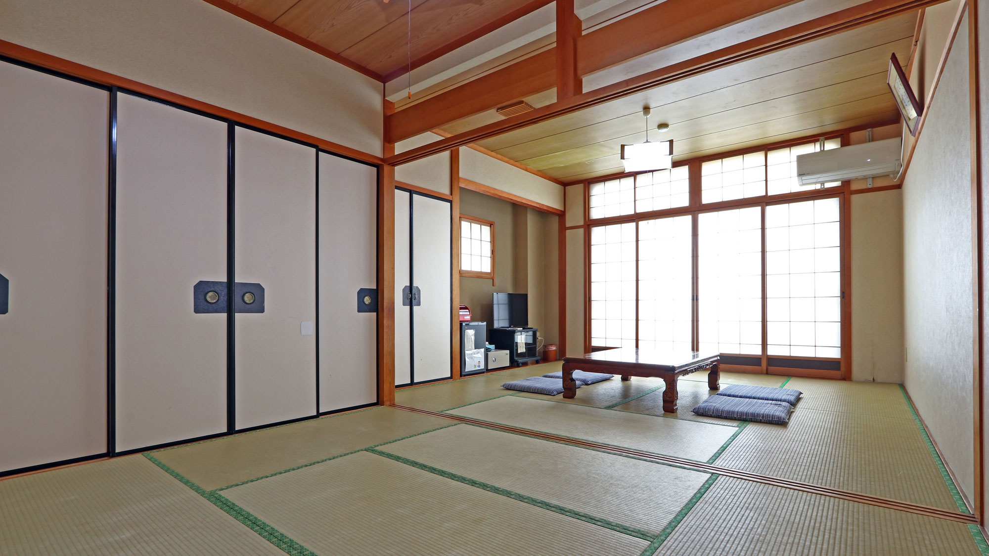 客室_3F客室春の間。8畳＋6畳と広々♪*