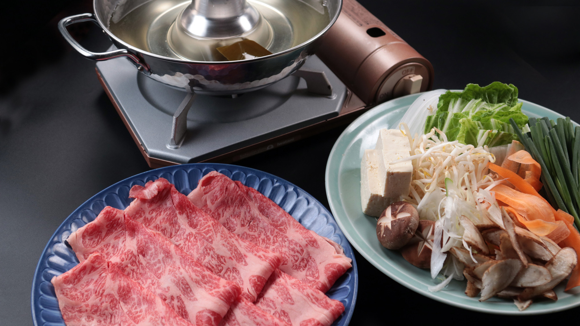 料理_単品_知多牛しゃぶしゃぶと鍋野菜。※写真は2人前です*