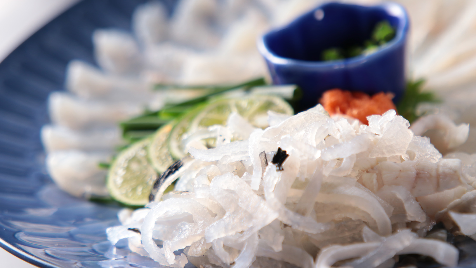 料理_単品_フグの皮『鉄皮』はコリコリ食感がたまらなくお酒に合います！*