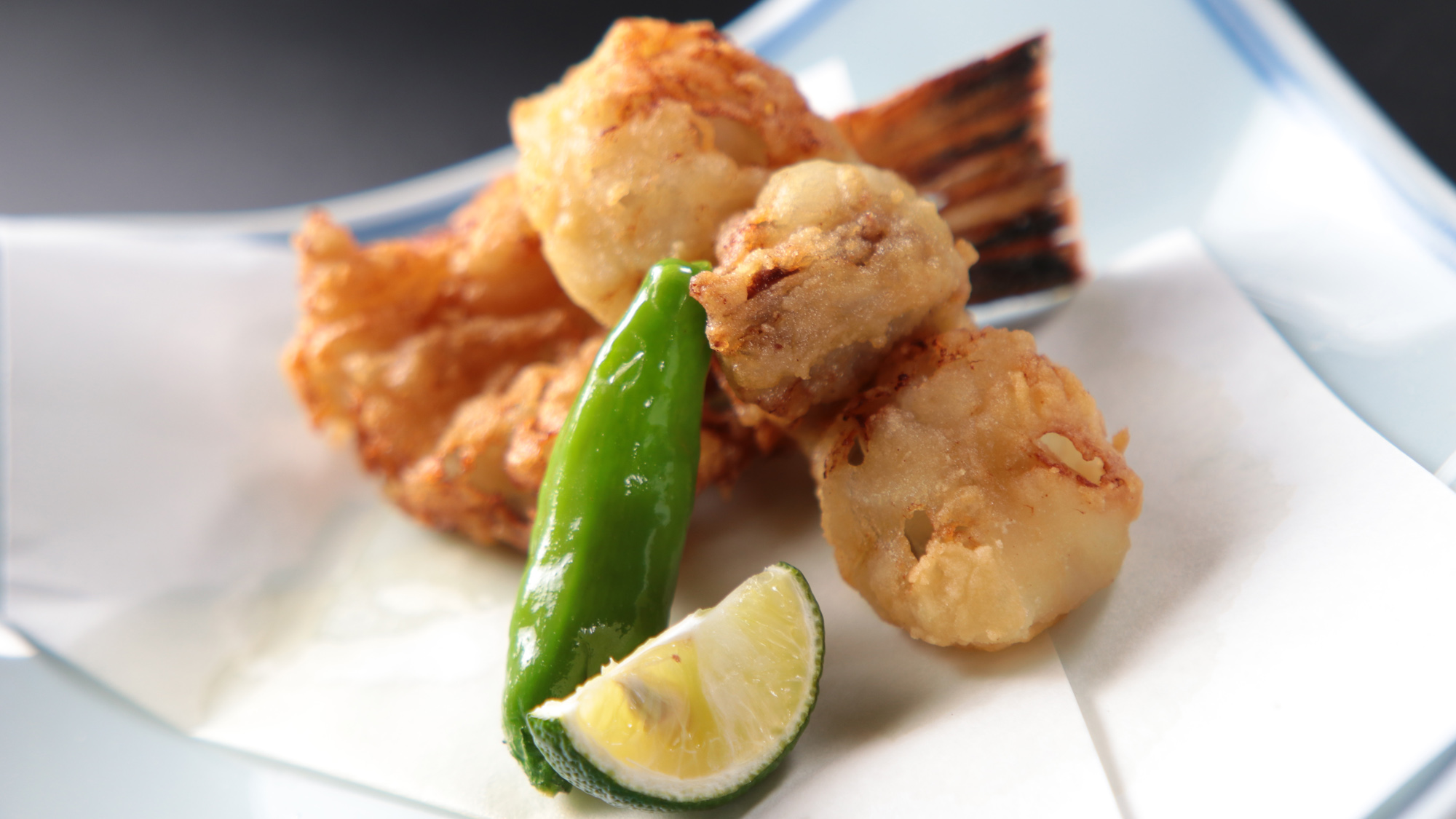 料理_単品_旨味がジュワッと溢れる『河豚唐揚げ』 *