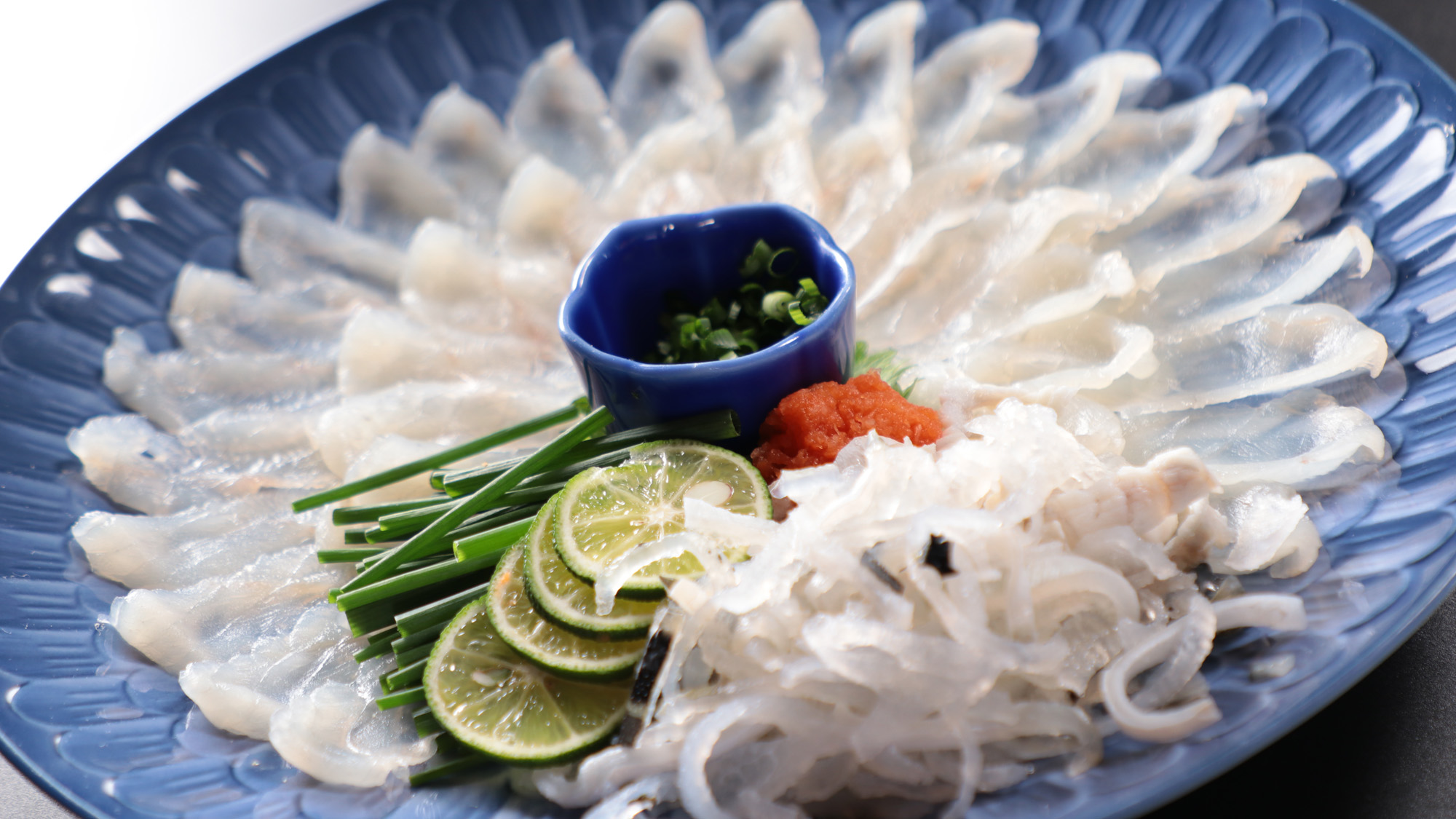 料理_単品_弾力、旨味。間違いのない『てっさ』をお出しします！*