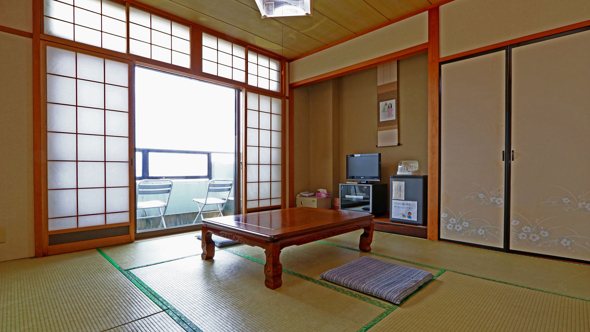客室_2F客室波の間。8畳和室で御夫婦におすすめ*