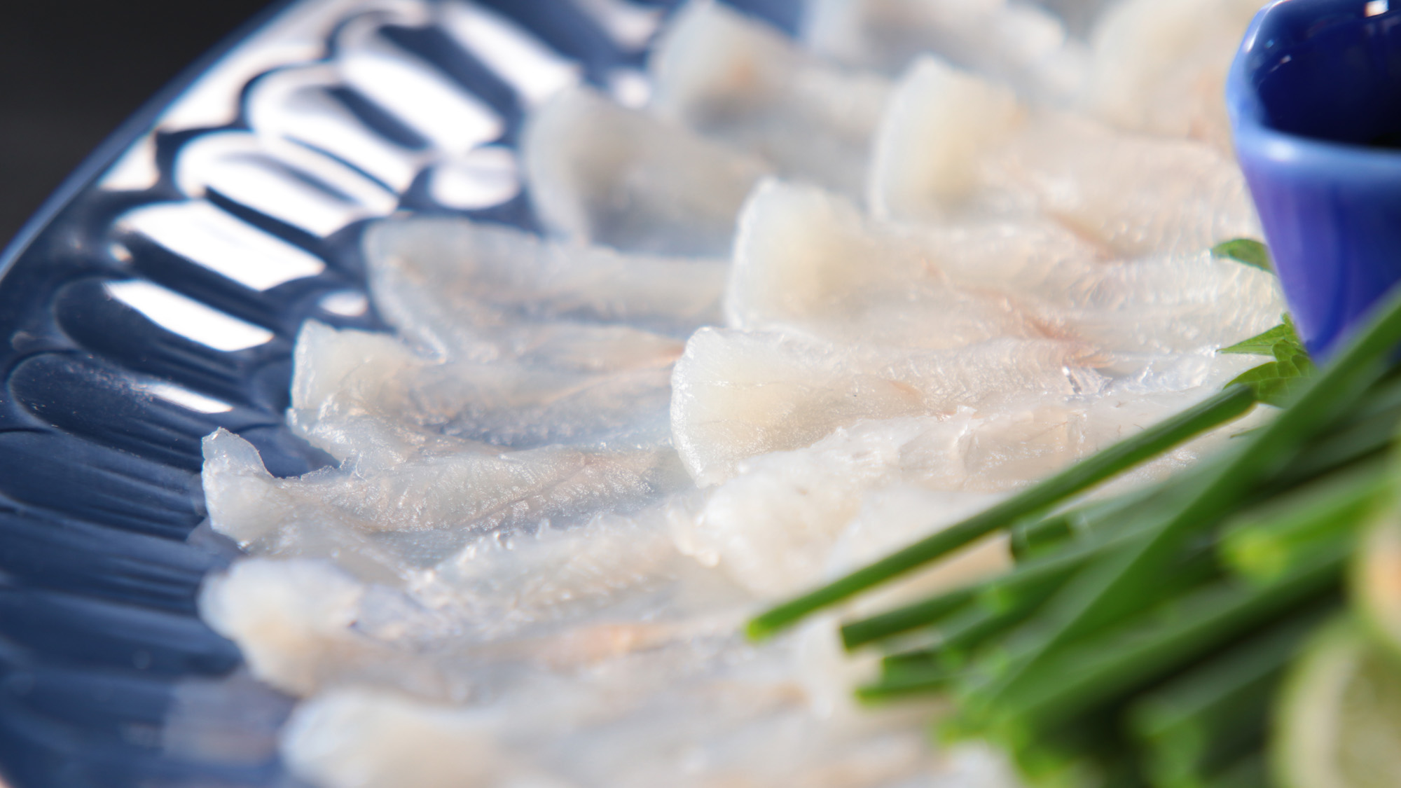 料理_単品_技術が問われる薄造り。*