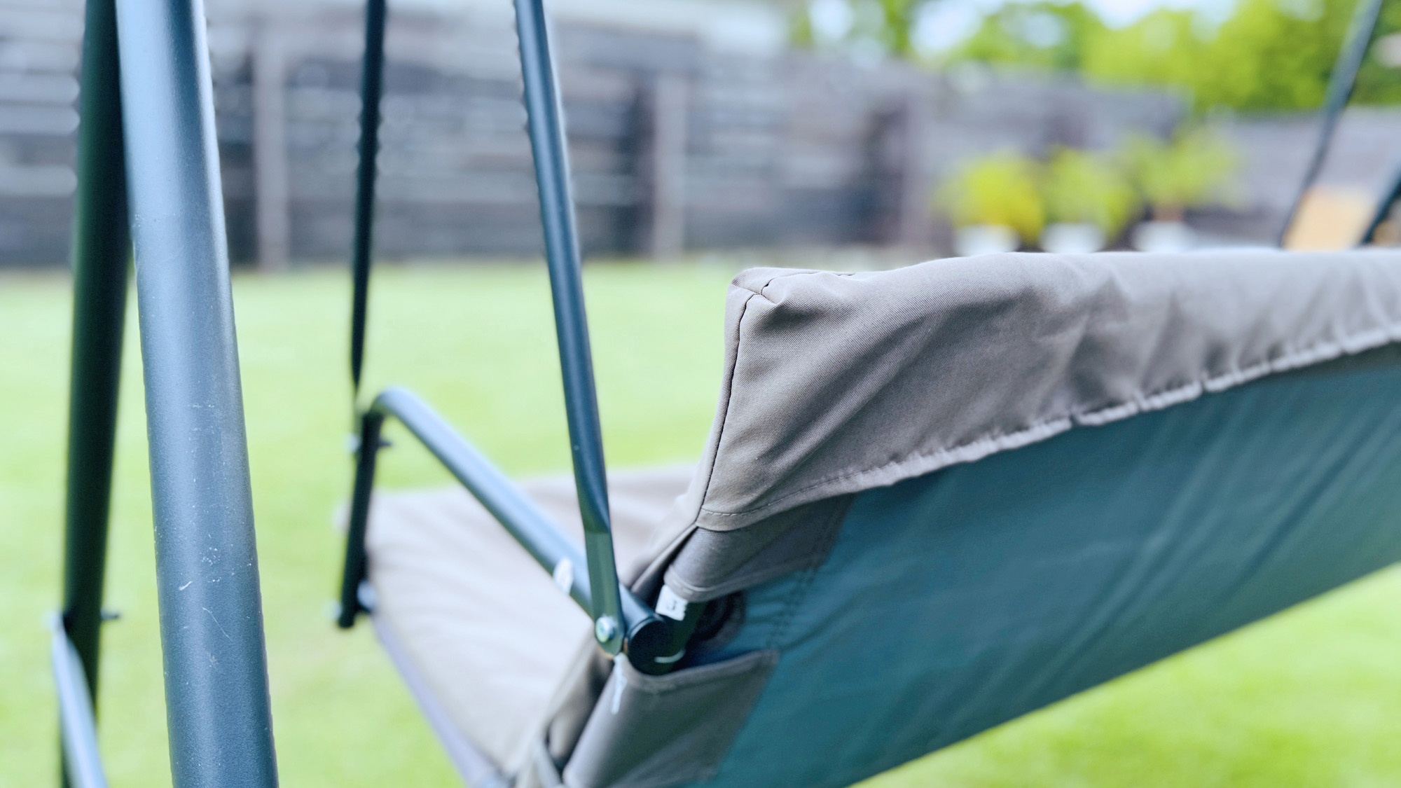 ドッグランを眺めながらゆらゆらリラックス*