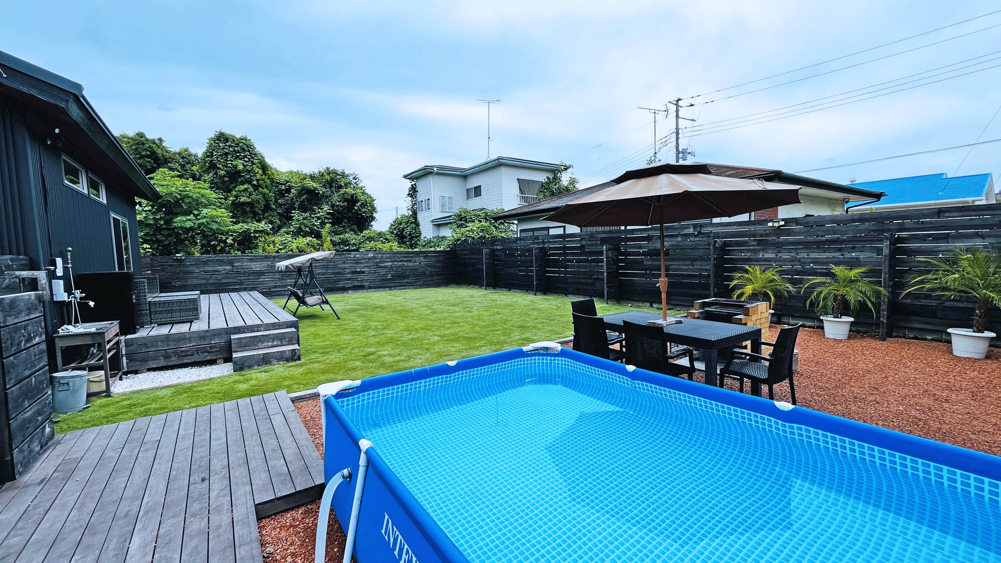 プールは人専用となります。*