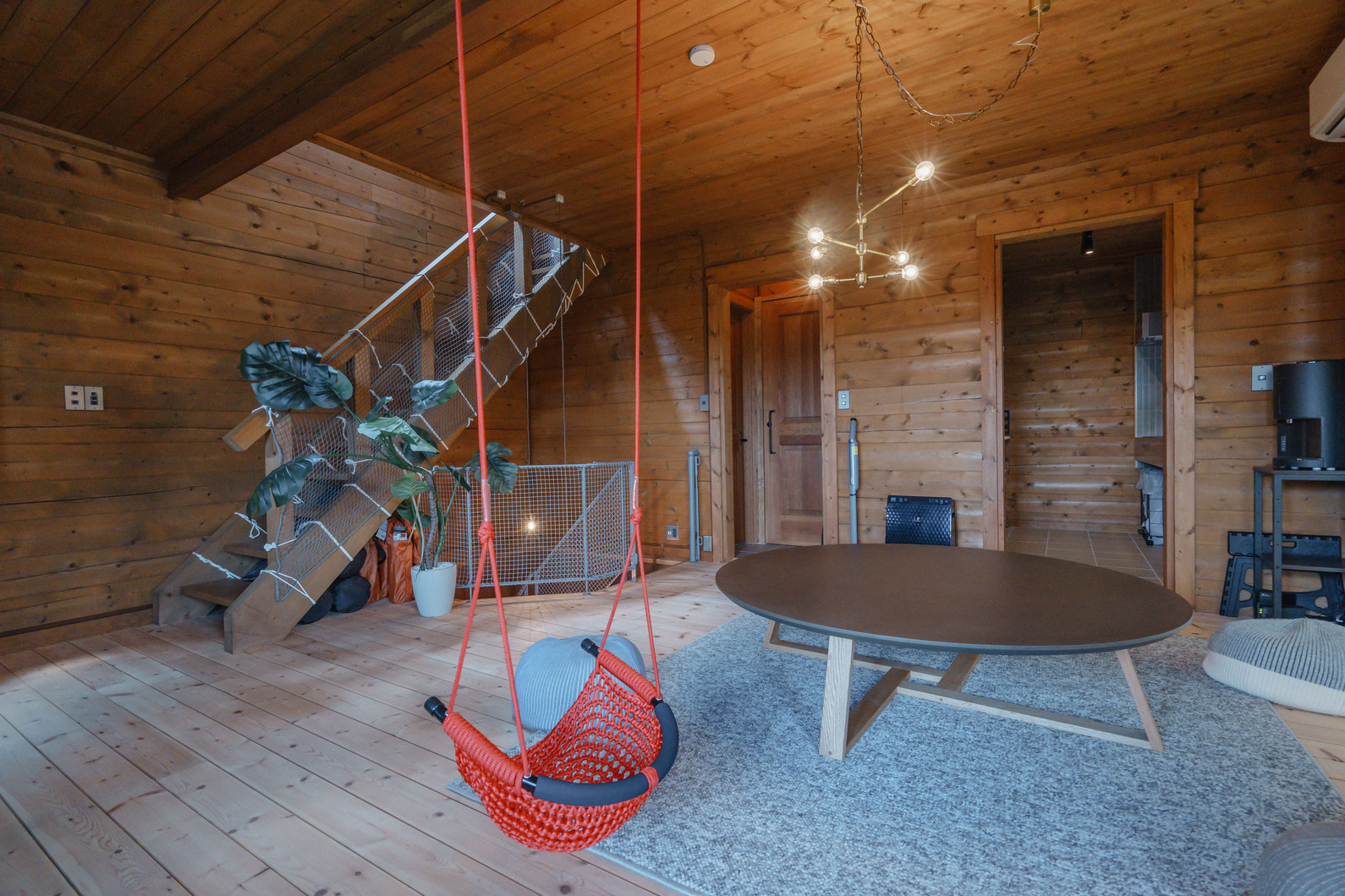 大人数でもゆったりの広々としたリビングルーム。