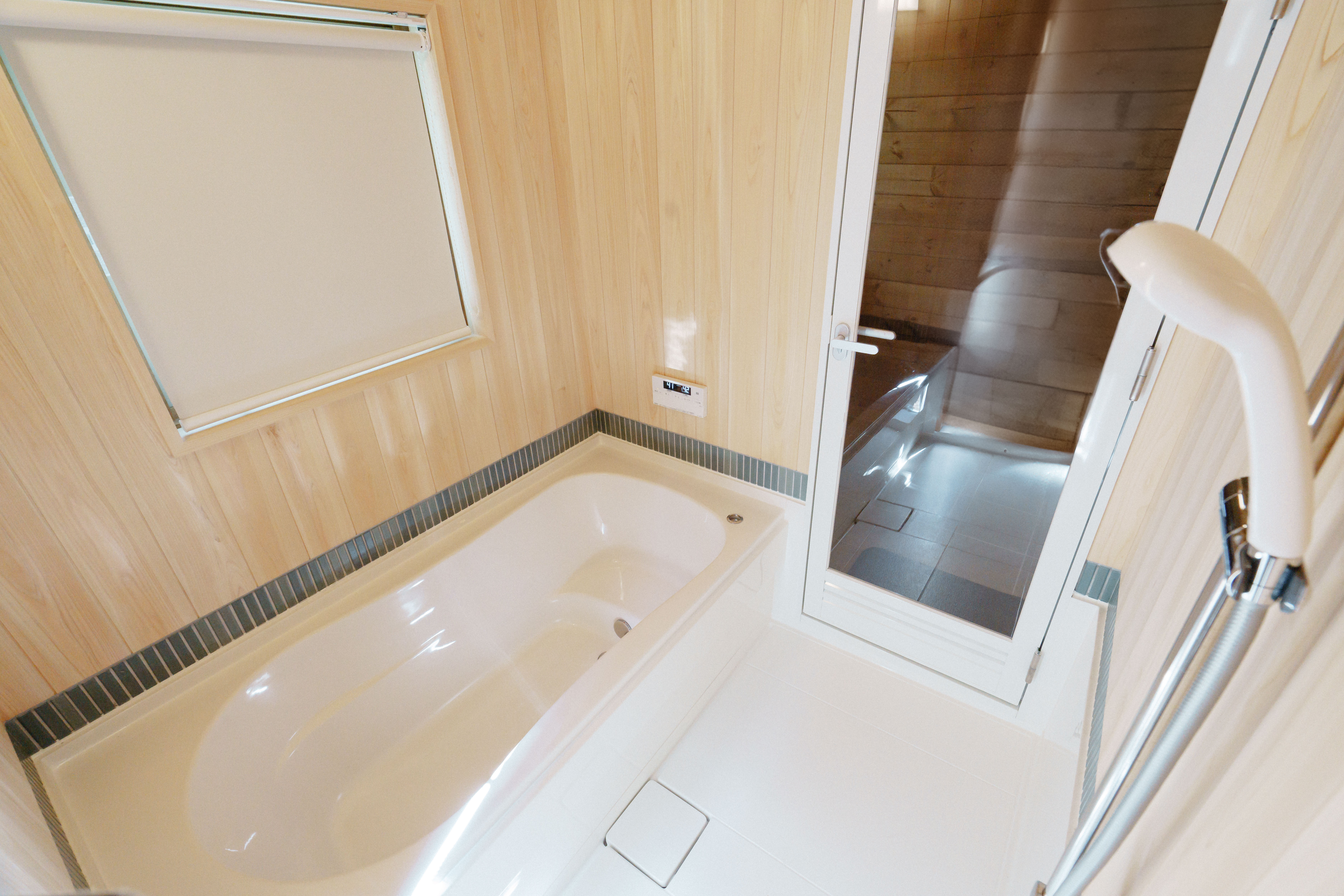 広々としたバスルーム。