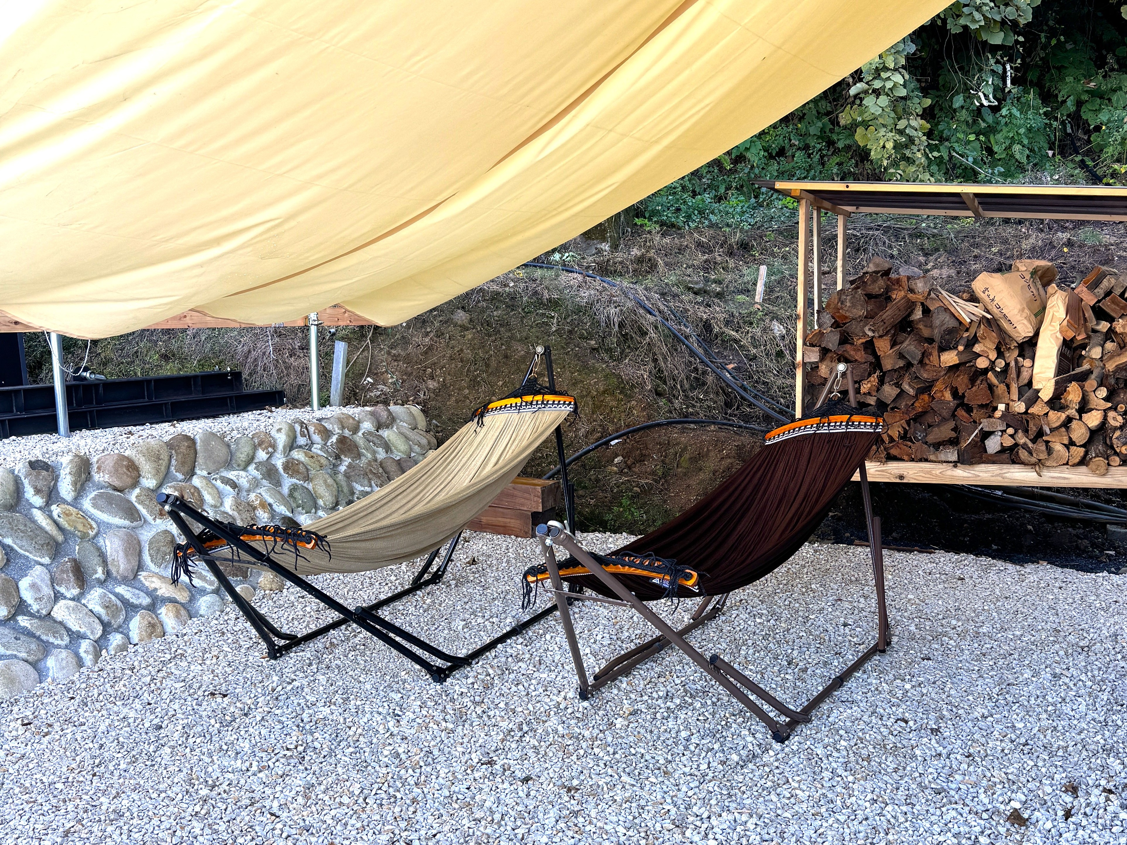 敷地内にハンモックを配置しております。サウナ後の外気浴や自然の中でのくつろぎ時間に最適です。