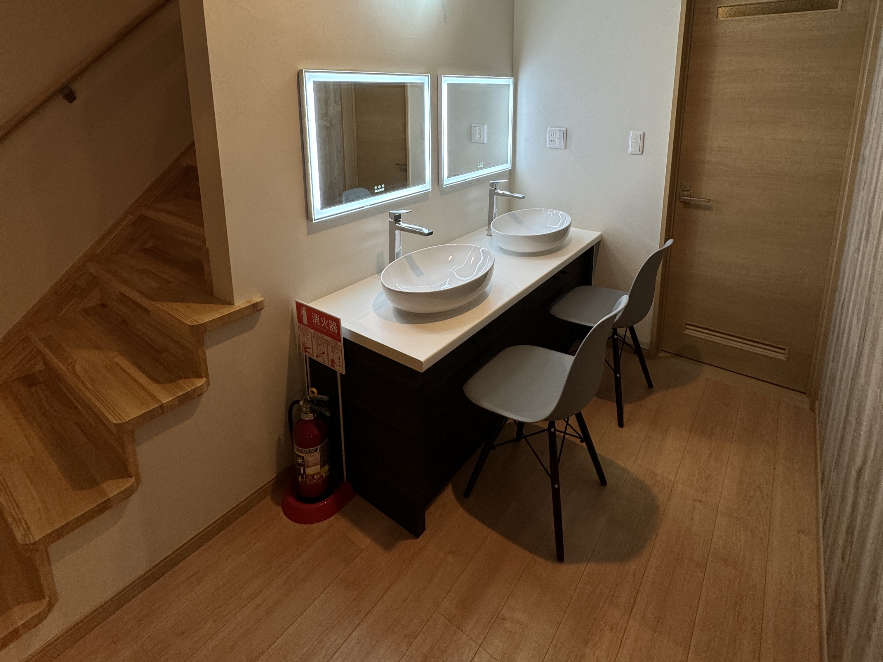 洗面台・二人同時にご利用いただけます。