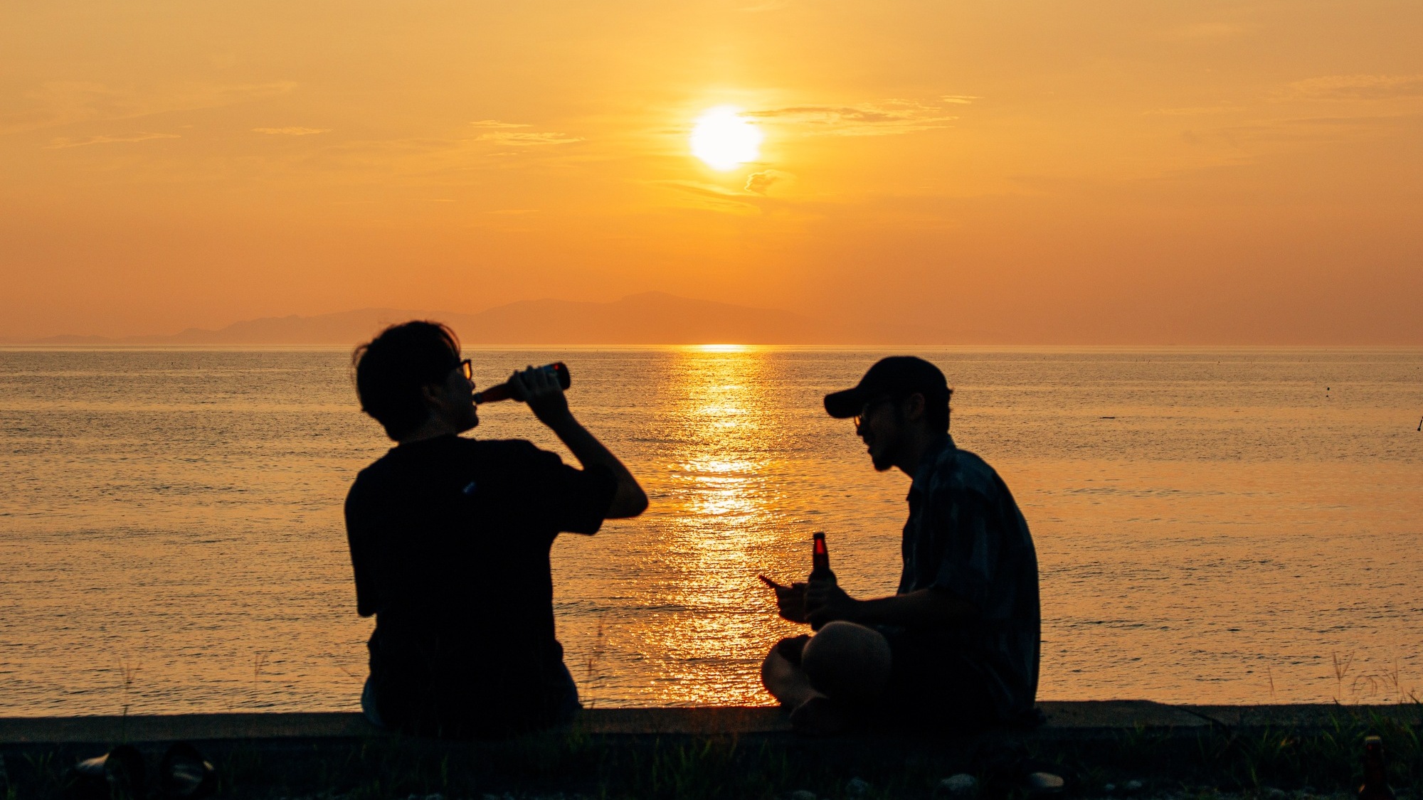 五色浜で夕陽と乾杯！