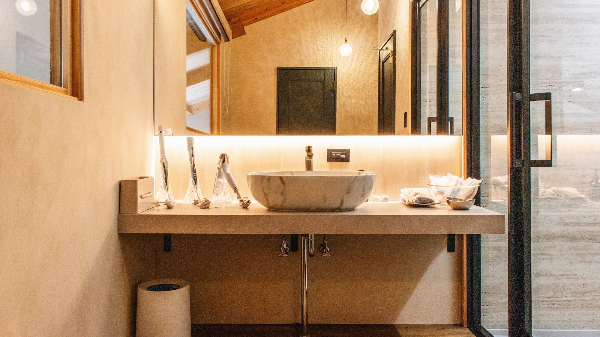 痒いところに手が届く洗練された洗面所