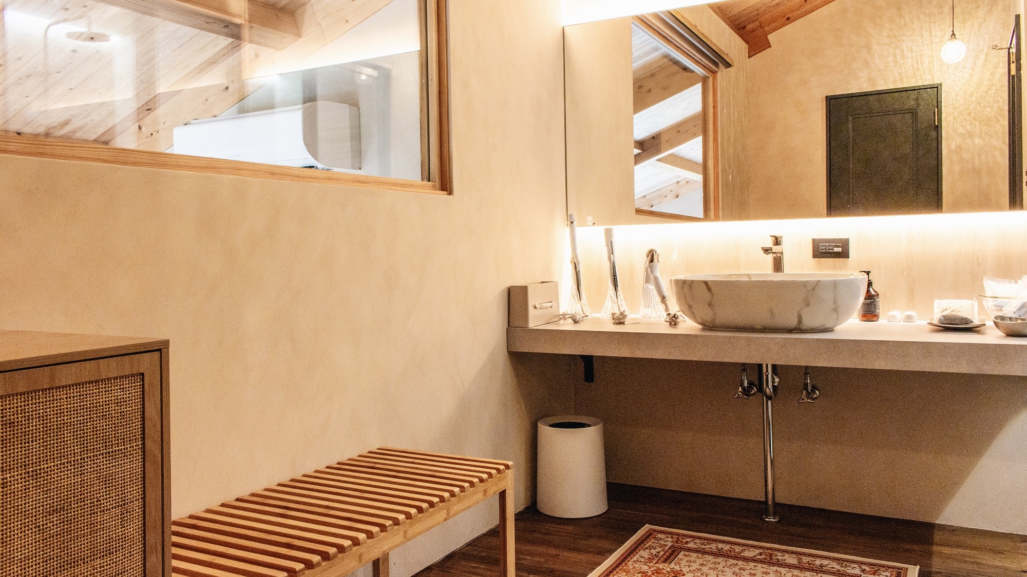 痒いところに手が届く洗練された洗面所