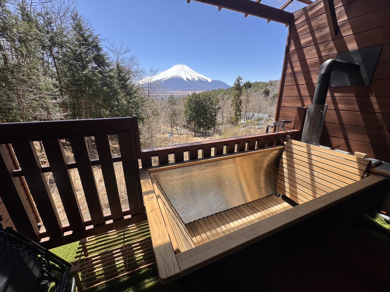 富士山と露天風呂（薪）
