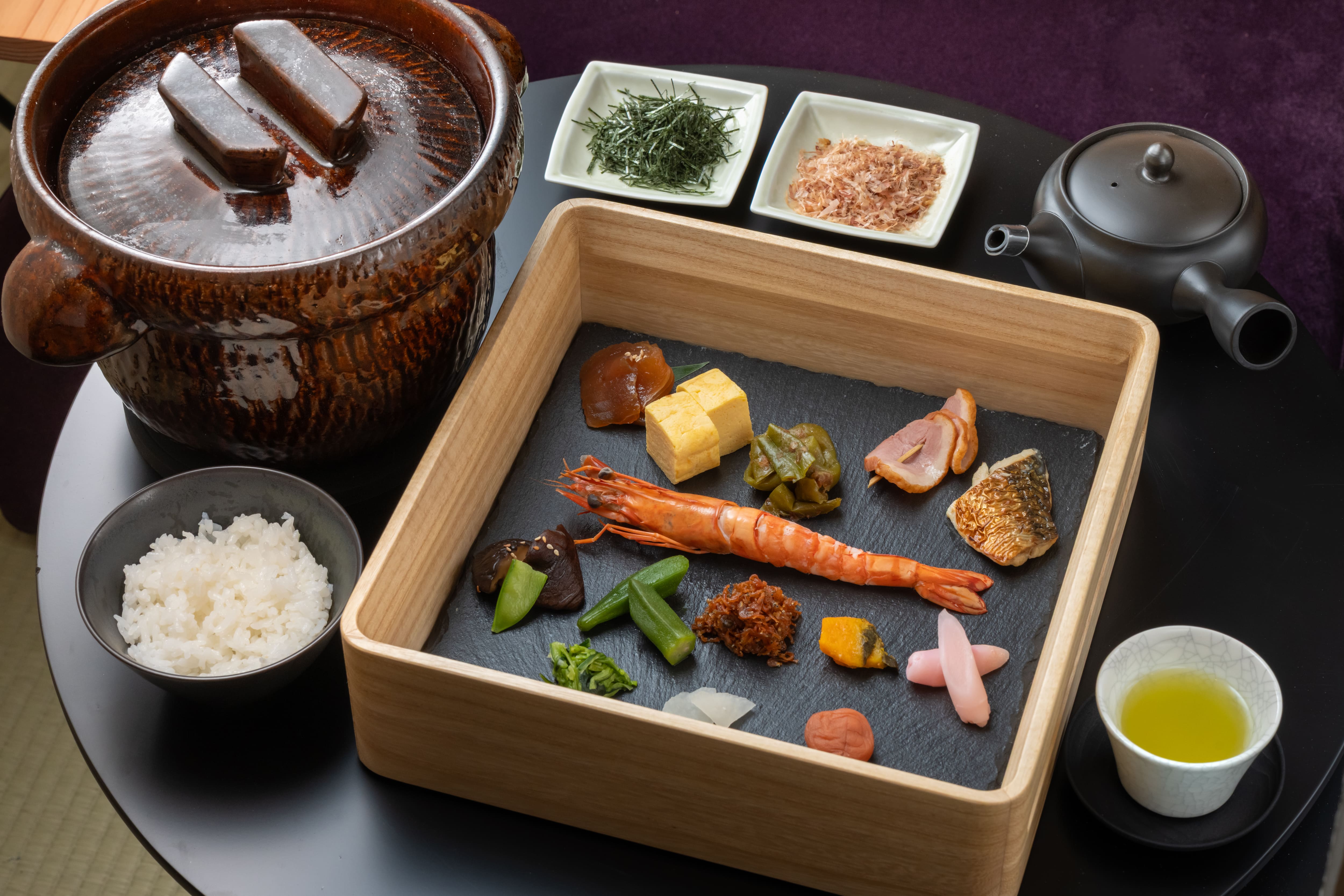 【選べるお部屋でのご朝食】季節の味を楽しめる、だし茶漬けのご朝食