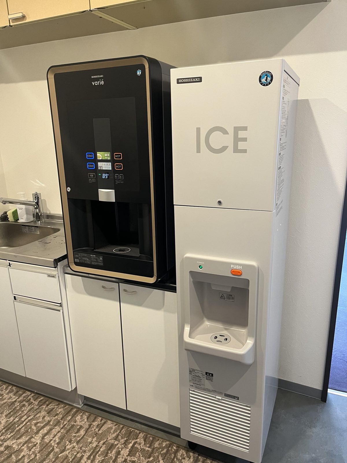 製氷機とお茶サーバー