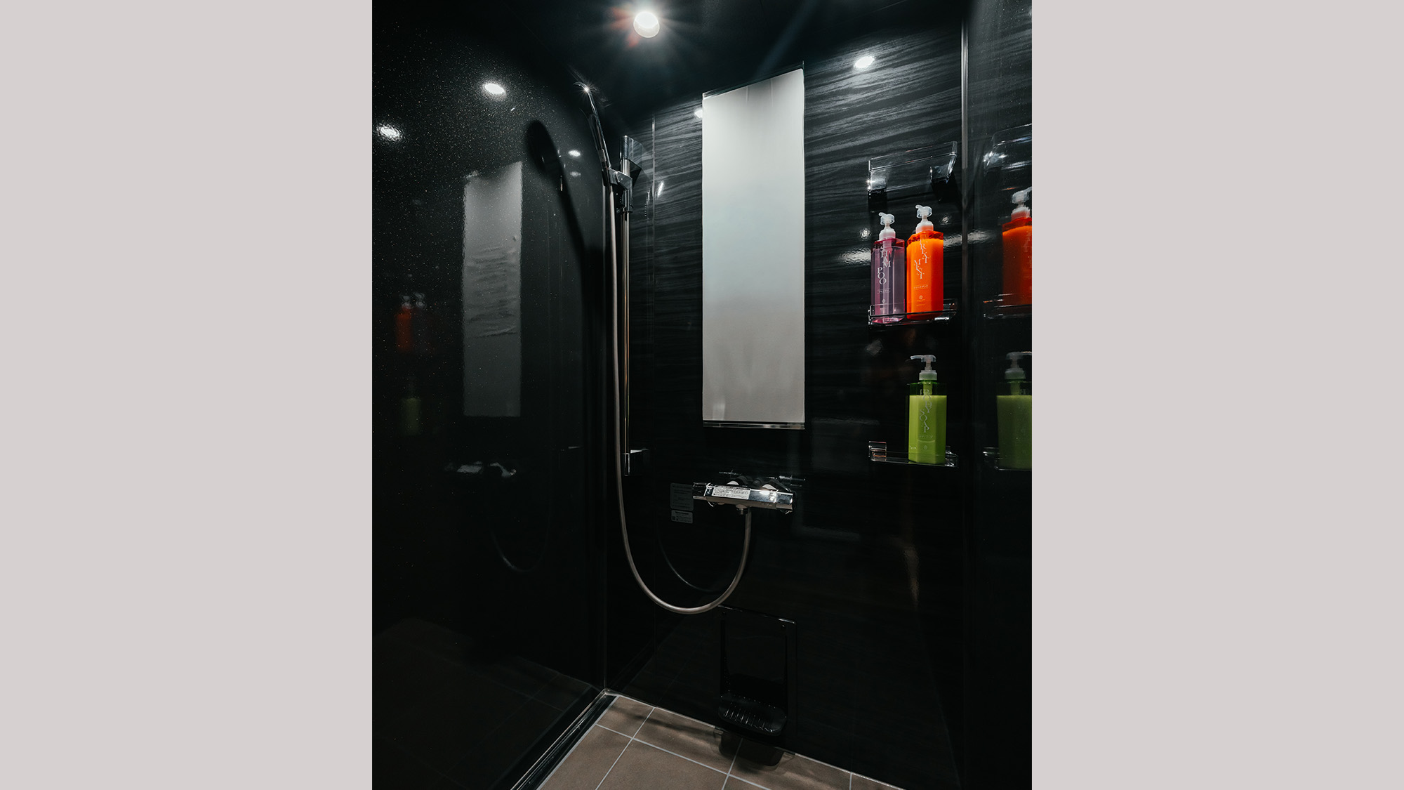 シャワー付ツインルーム／シャワーブース