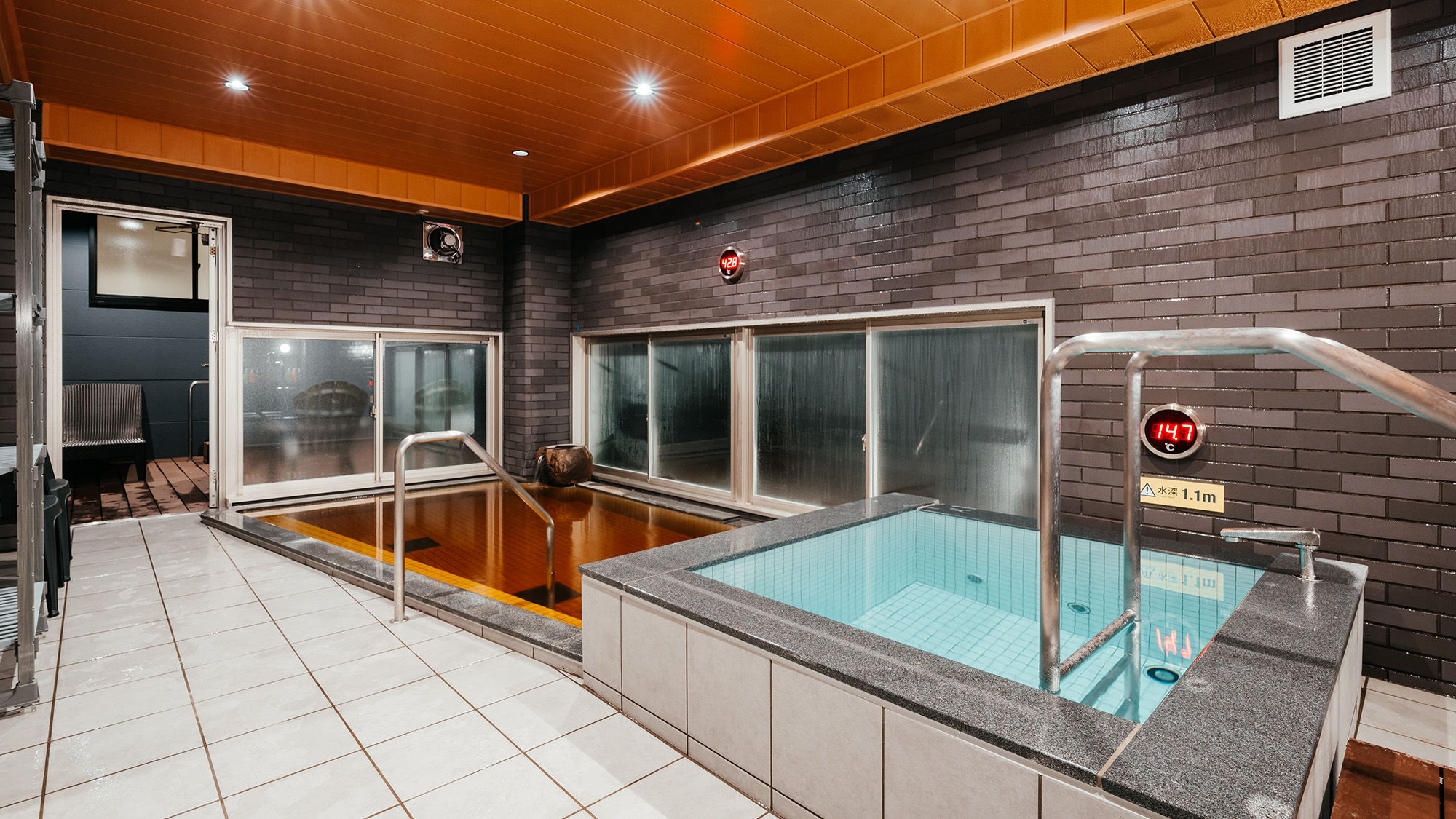 男子水風呂（水深110cm）