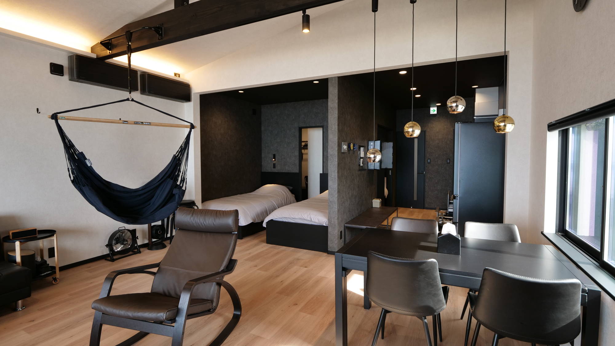 室内（ベッドスペース・リビングダイニング）