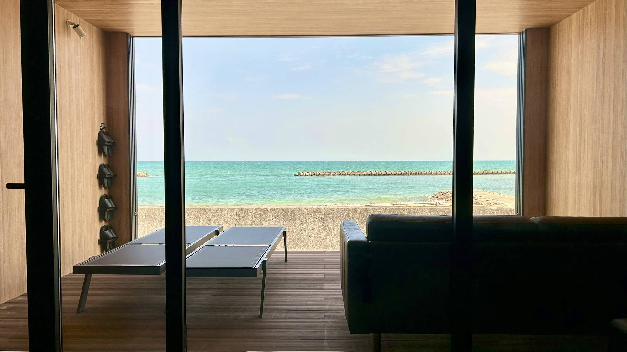 海を一望できる大開口のお部屋