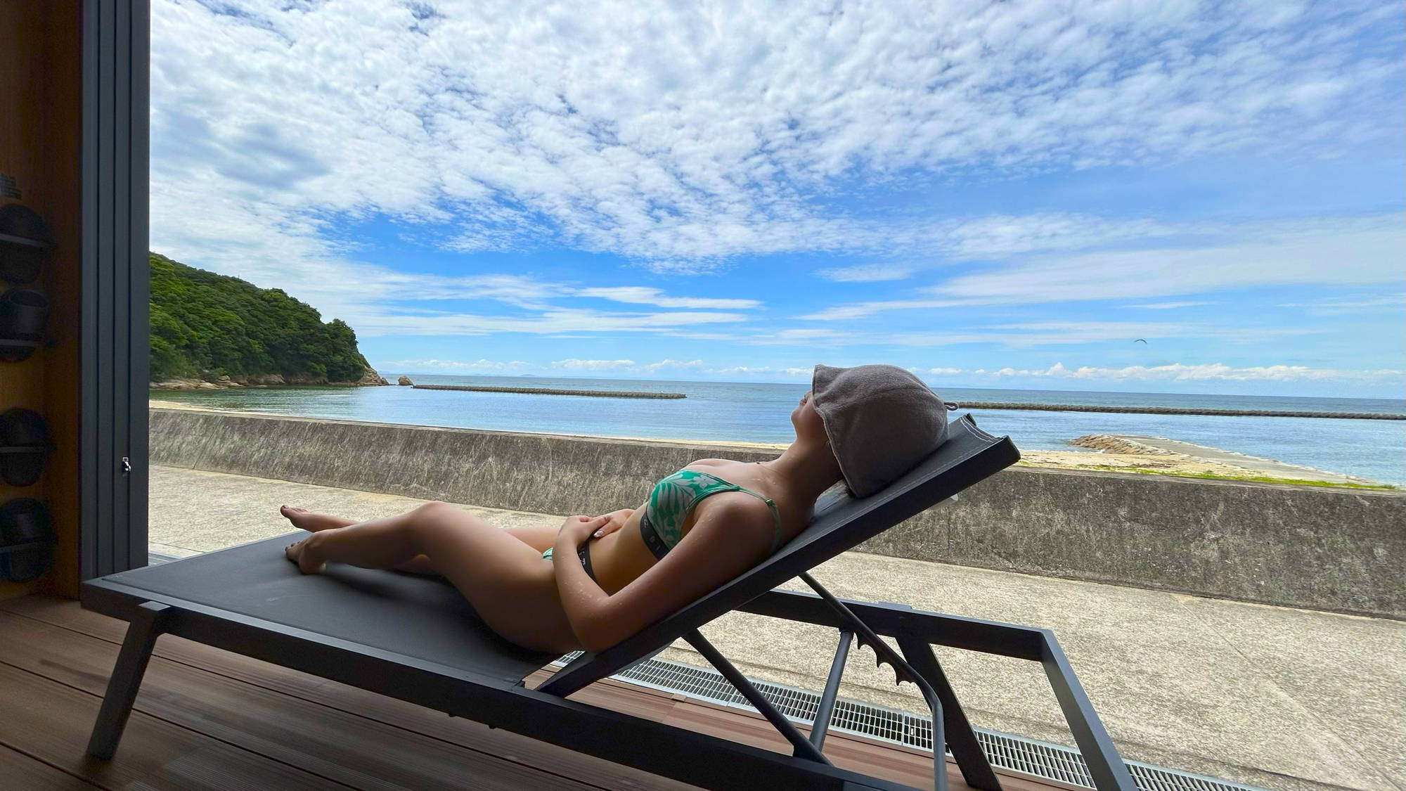 テラスで海風を感じながら外気浴