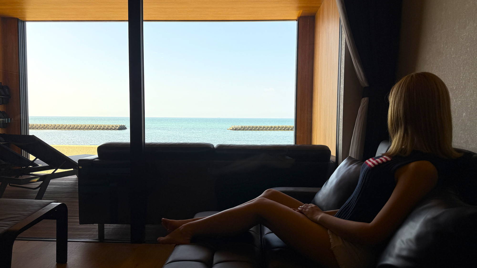 海を眺め、波音に癒されるひととき