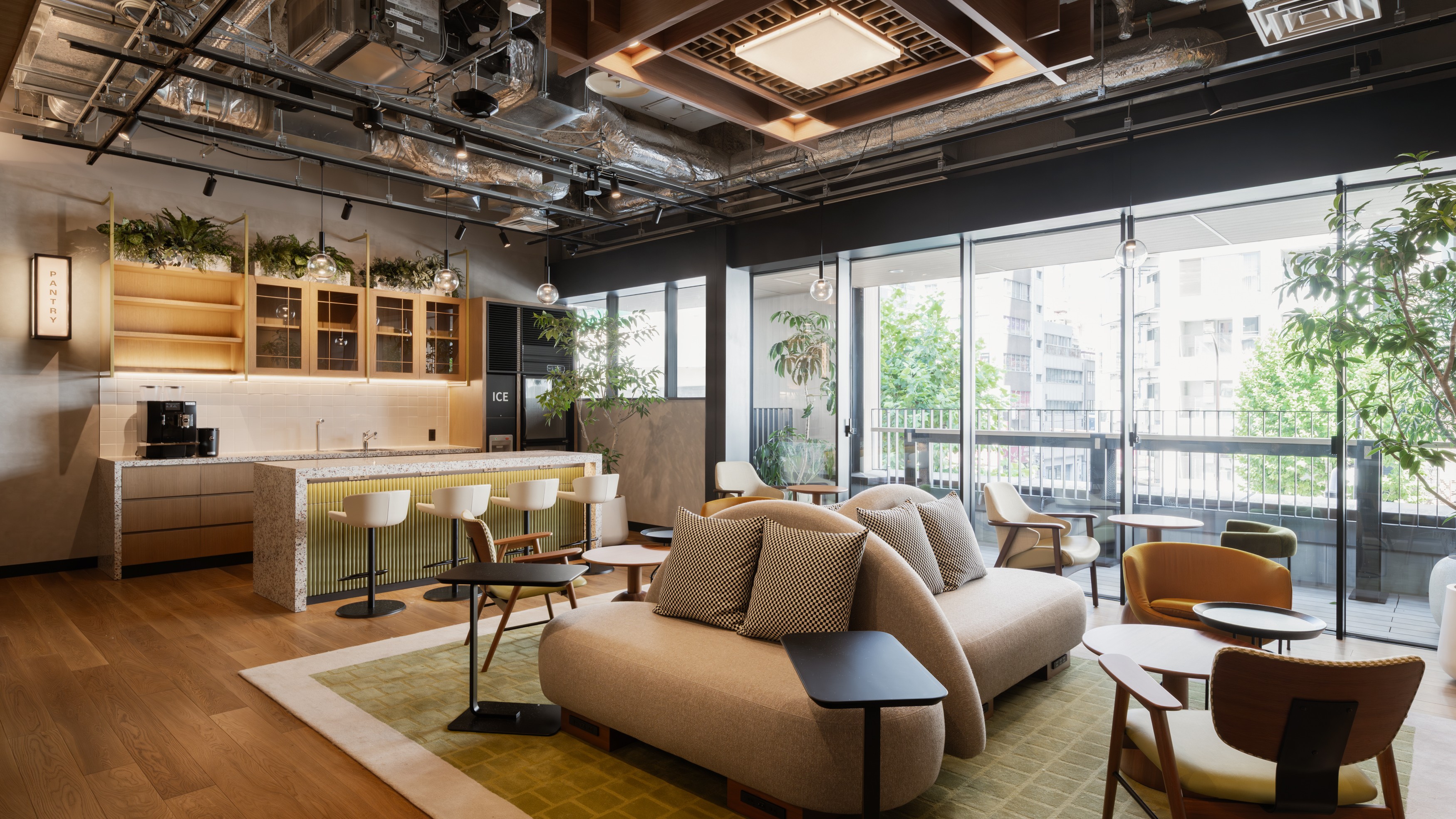 コミューナルラウンジ