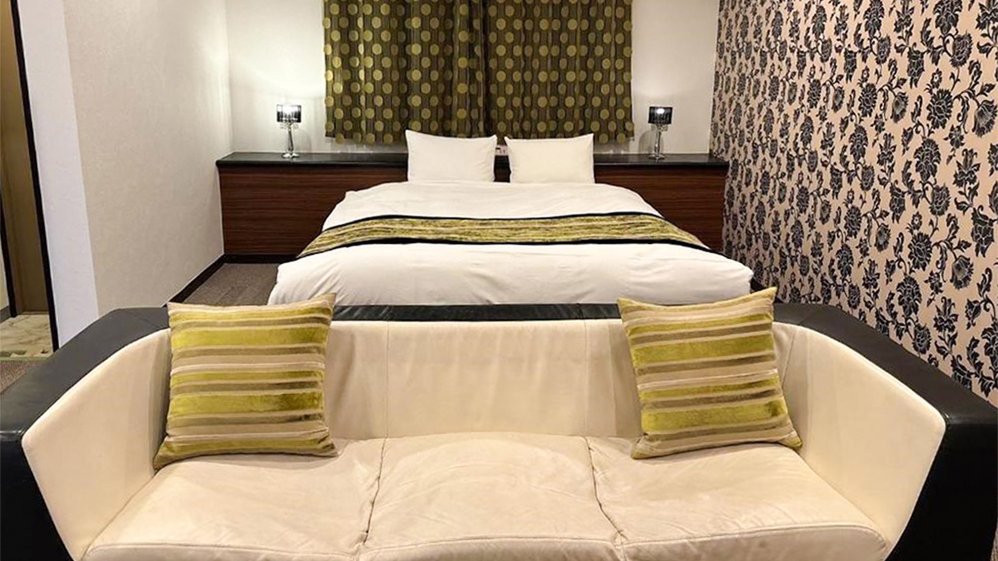 【連泊割・素泊】３連泊以上で10％割引★お部屋の温泉＆ダブルベッドでゆったりくつろぎ