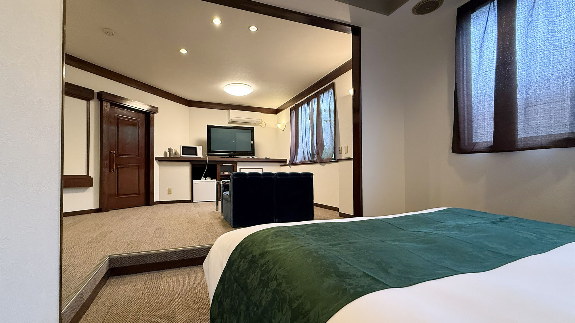 ・【ドームテント付きコテージ】最大2名様まで宿泊可能。ダブルベッドと温泉バスで快適にお過ごしを