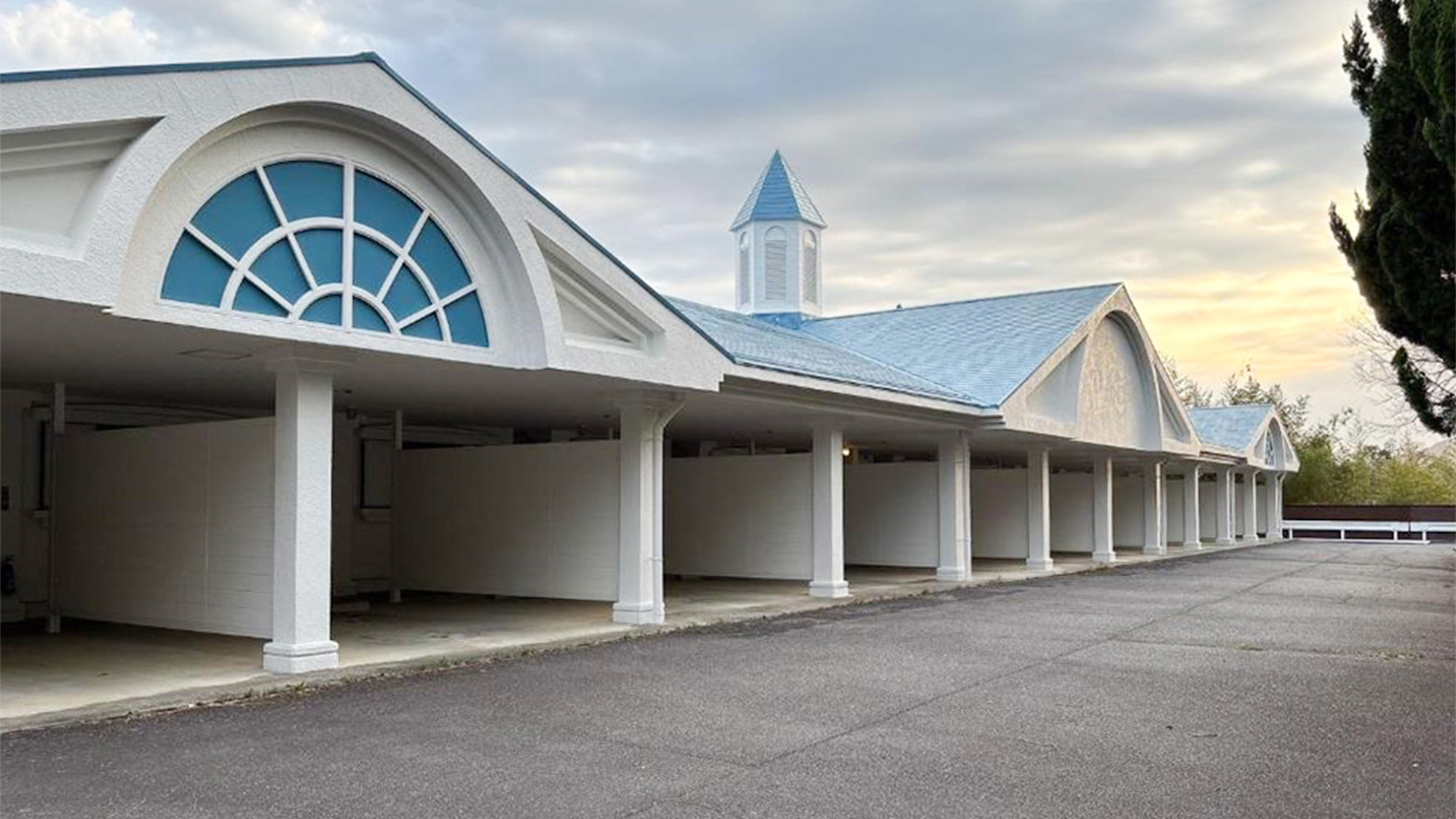 ・【外観】錦帯橋・由宇練習場へのアクセス良好♪お部屋ごとに無料駐車場完備でお車でも安心