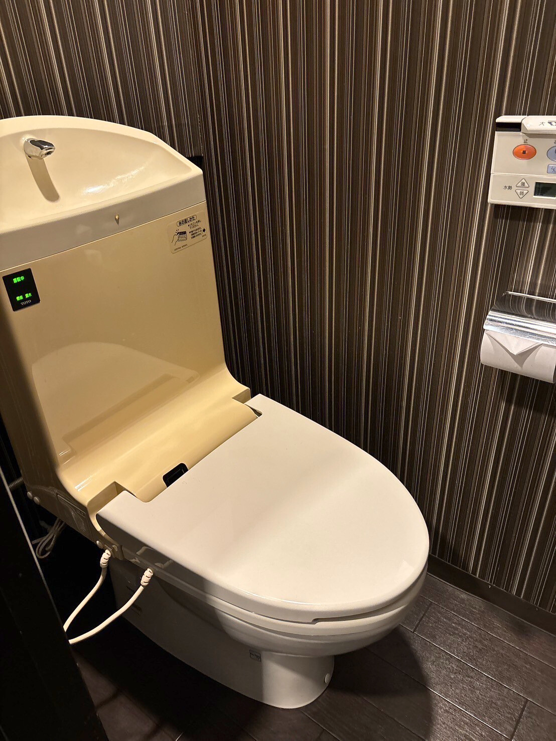 洗浄機付きトイレ