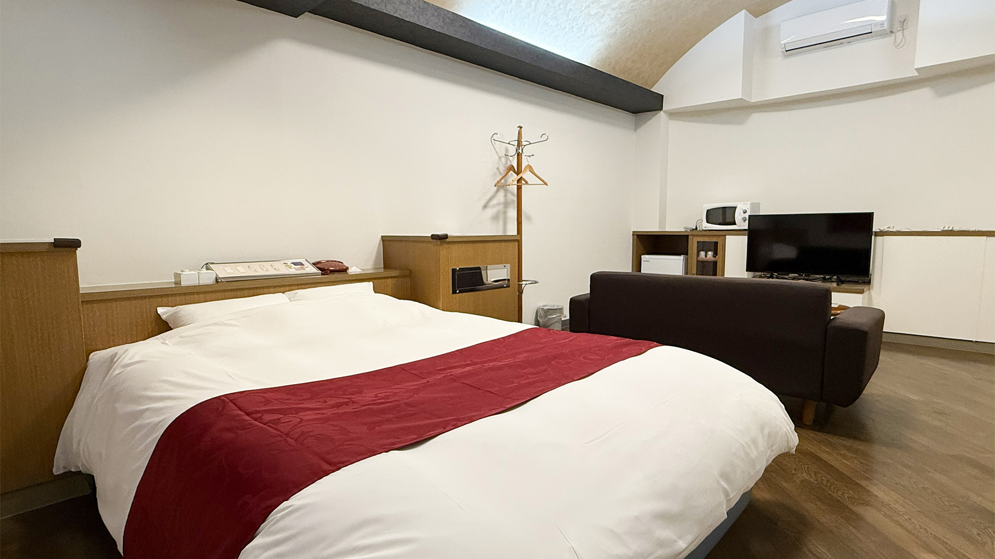 ・【連棟式コテージ】最大2名様までご宿泊いただけるダブルベッドのお部屋です