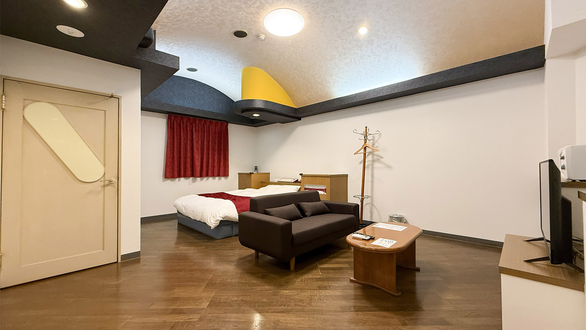 ・【連棟式コテージ】客室内温泉完備◎ベッド&ソファのある広々空間♪ビジネス・レジャーにおすすめ