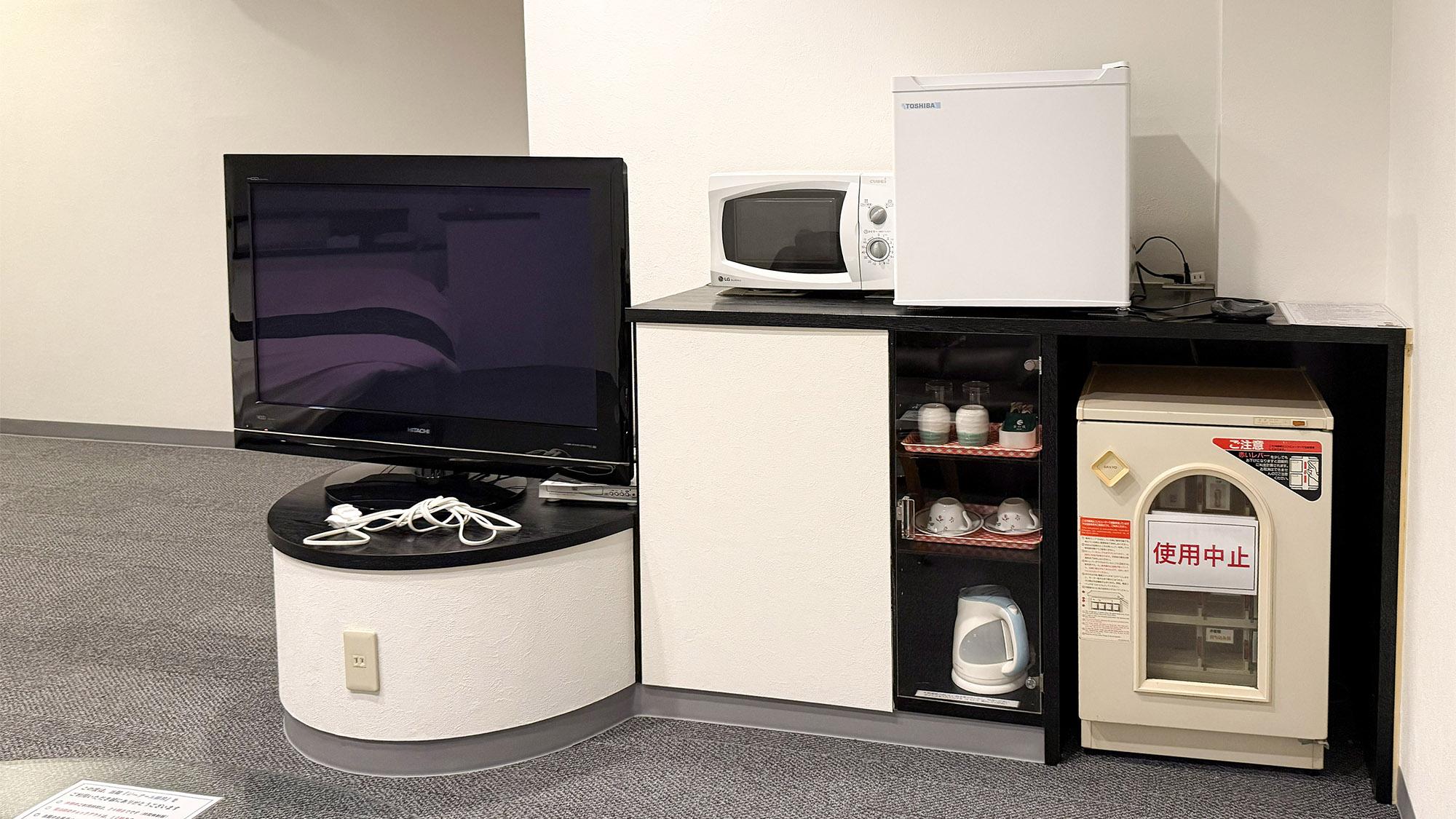 ・【設備】電子レンジ・冷蔵庫・電気ケトルを設置。テレビも完備しております