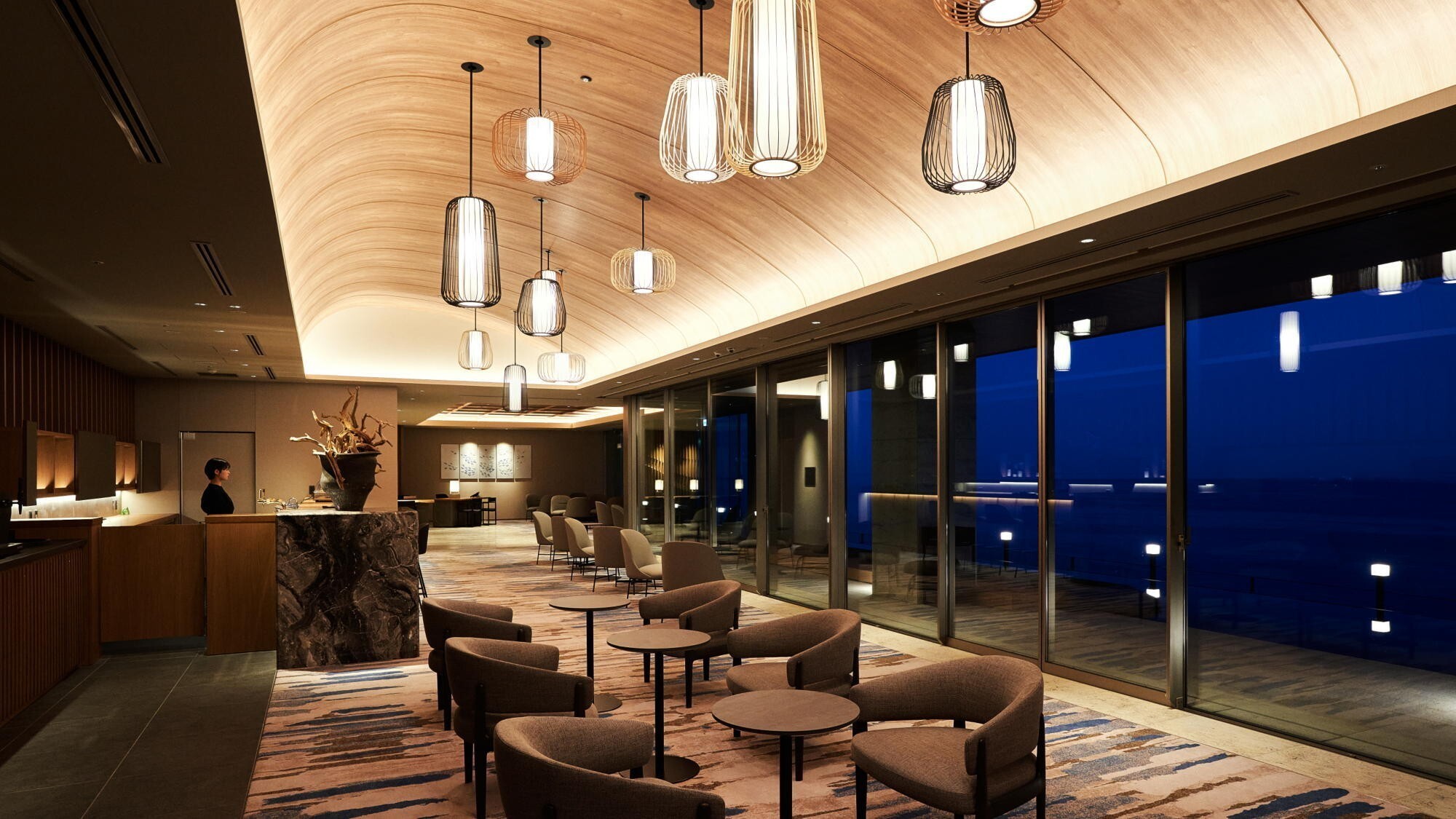 ◆ラウンジ　間　AWAI｜夜はバーとして、有料にてアルコール、おつまみのご提供。