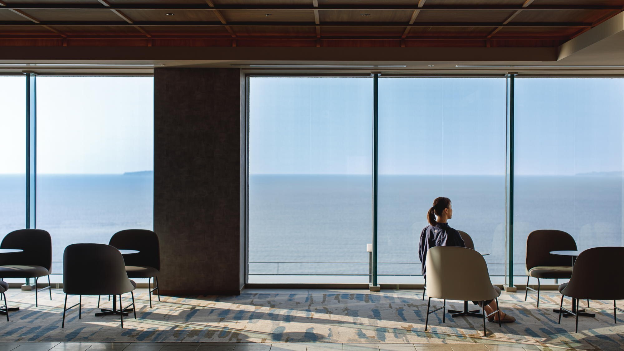 ◆レセプション｜水天一碧の情景が広がる。