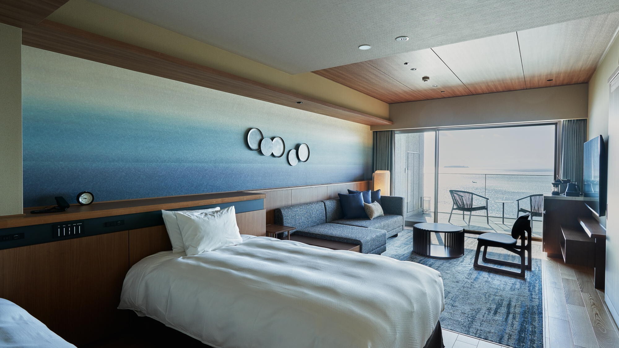 ◆佳ら久ルーム｜上質な設えが随所に施され、深い寛ぎを体感できる空間。