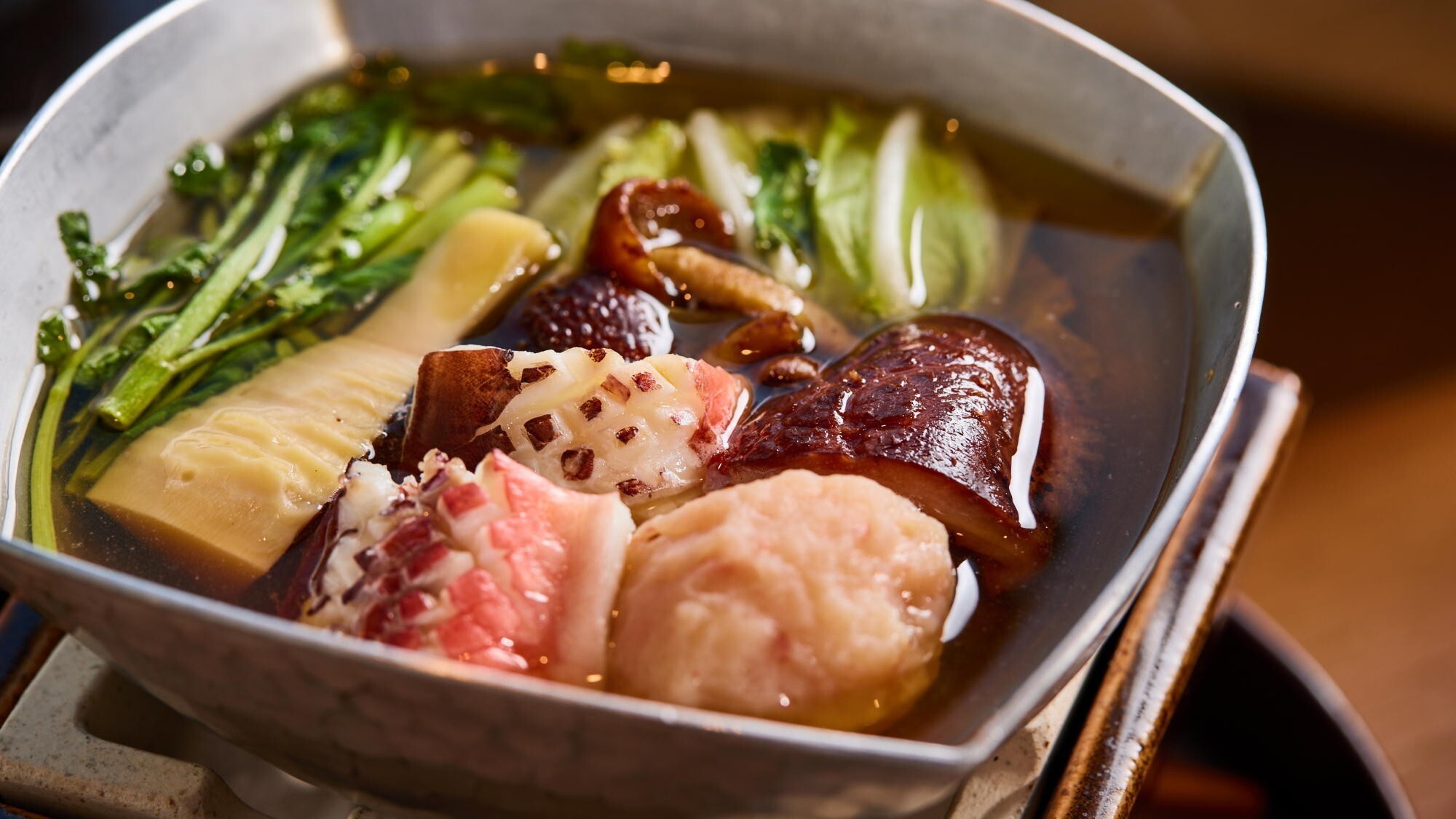 ◆夕食一例（六つ喜）｜季節を味わう食材を活かした、彩り豊かな会席料理。※写真は一例