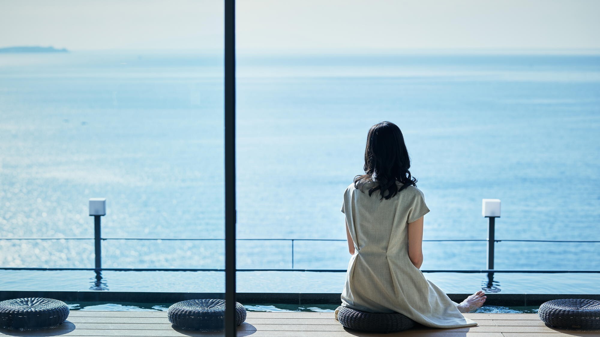 ◆足湯｜最上階に位置するテラスでは、相模湾を望みながらの足湯を堪能。