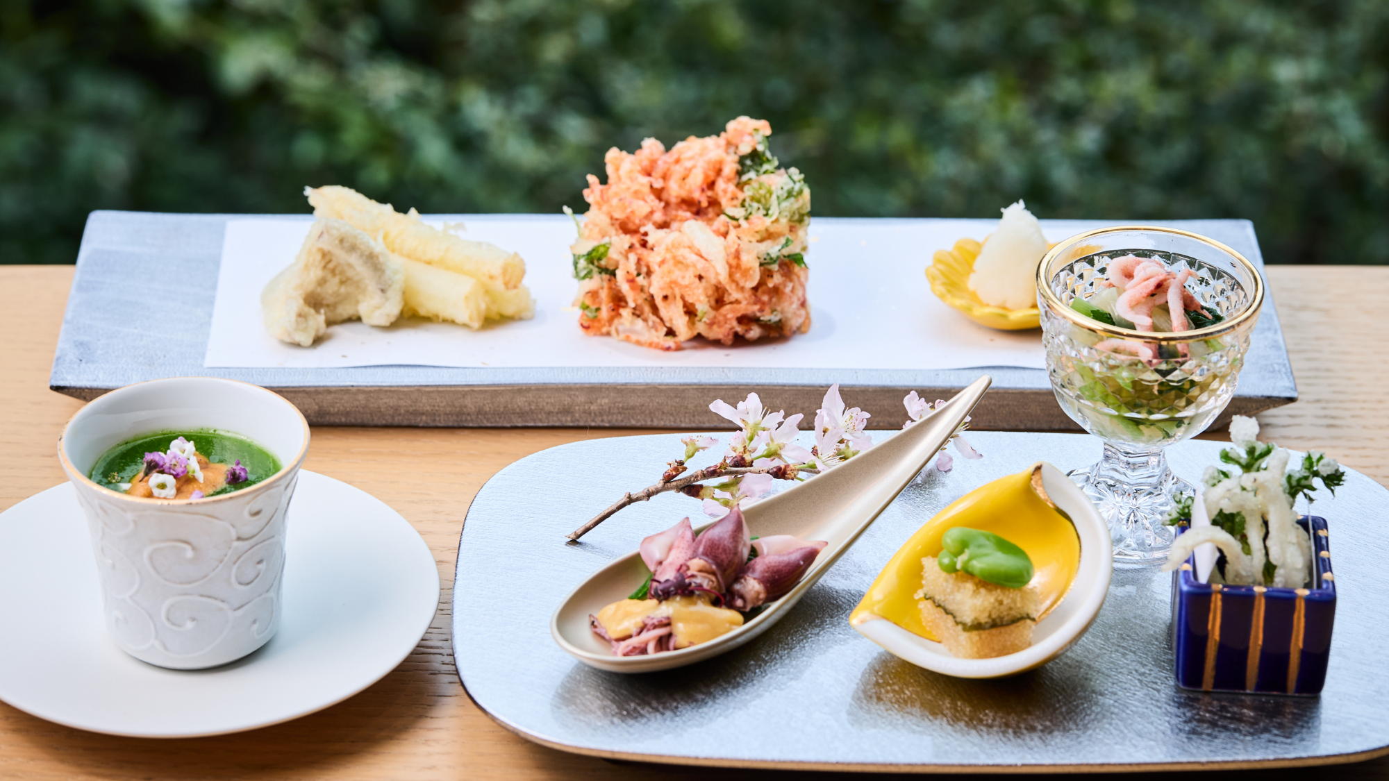 ◆夕食一例（六つ喜）｜メインは魚料理、３種類から１品選べるプリフィックススタイル。　※写真は一例