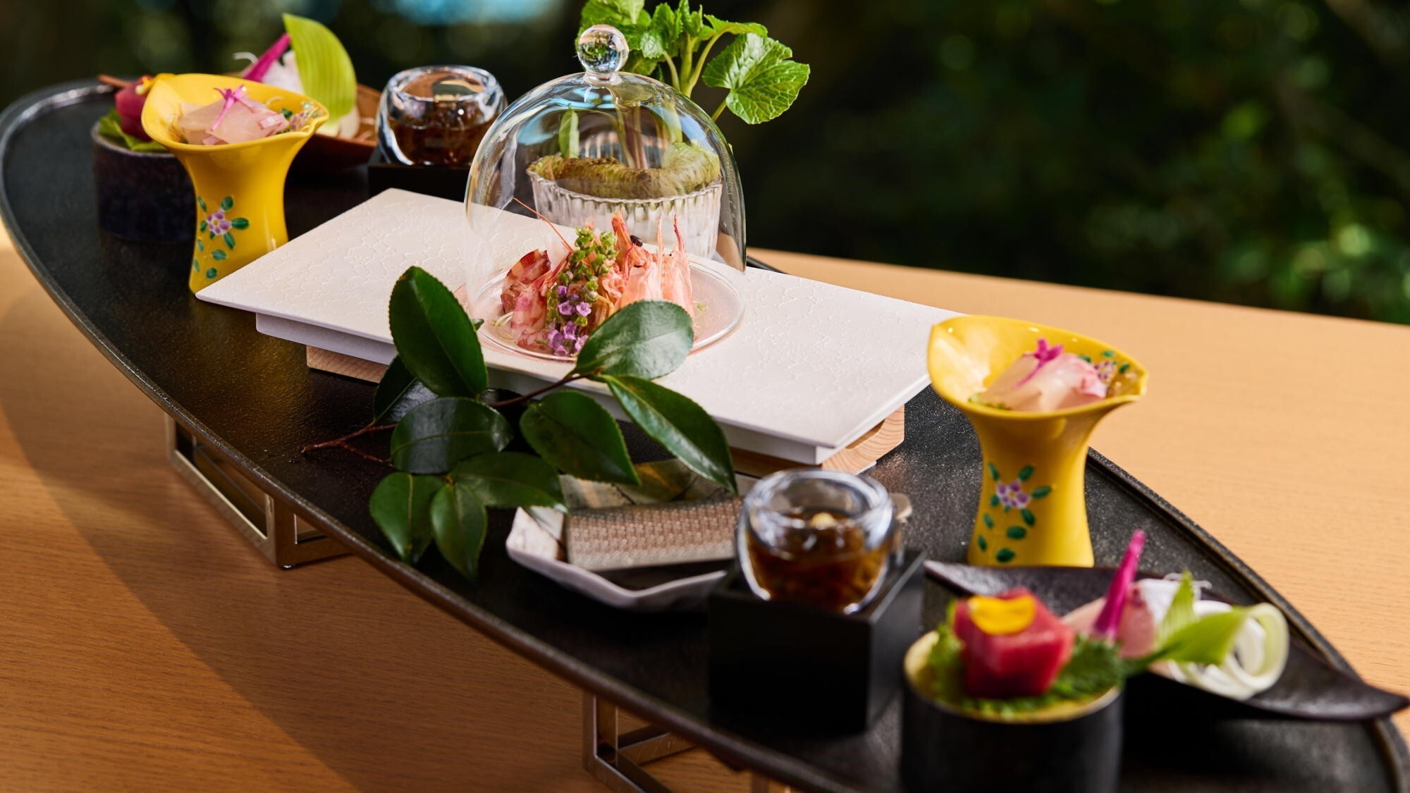 ◆夕食一例（六つ喜）｜季節を主題とし、四季を通じて彩りと味わいを豊かに感じる和会席。※写真は一例