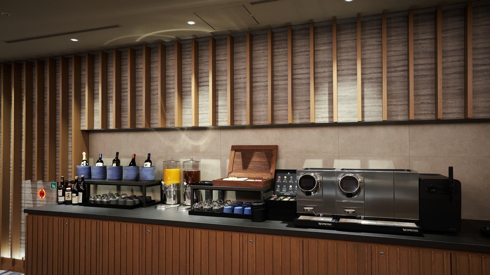 ◆ラウンジ　間　AWAI｜お連れの方と、またはお一人でゆったりと寛ぐ自分時間。