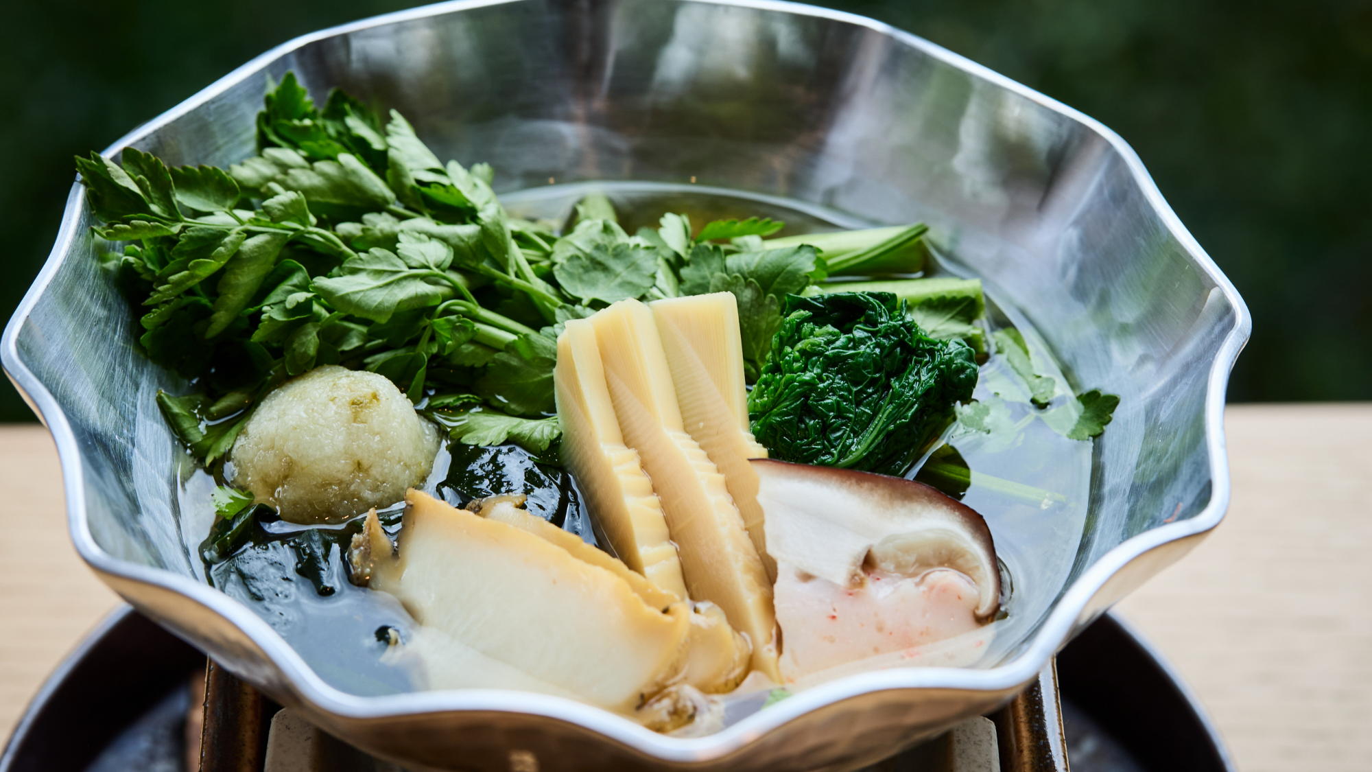 ◆夕食一例（六つ喜）｜季節を主題とし、四季を通じて彩りと味わいを豊かに感じる和会席。※写真は一例