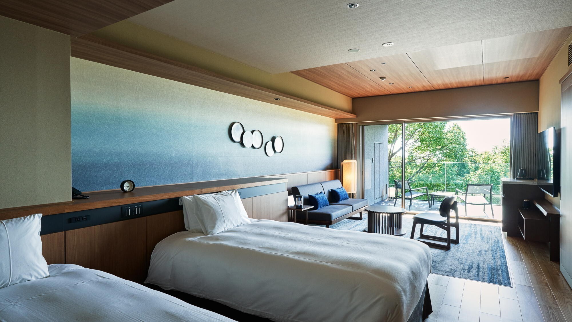 ◆デラックスルーム低層階（洋タイプ）｜すっきりとした落ち着き、寛ぎをもたらすお部屋。