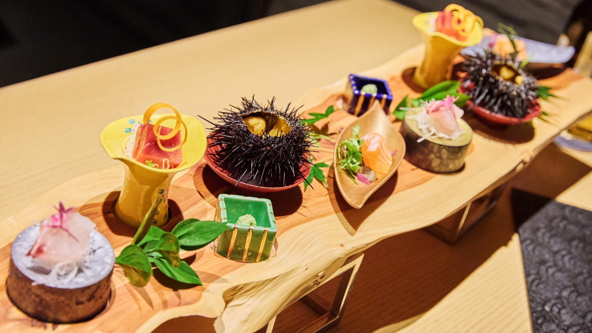 ◆夕食一例（六つ喜）｜海の幸を中心にひと皿ひと皿、丁寧に仕上げる。※写真は一例