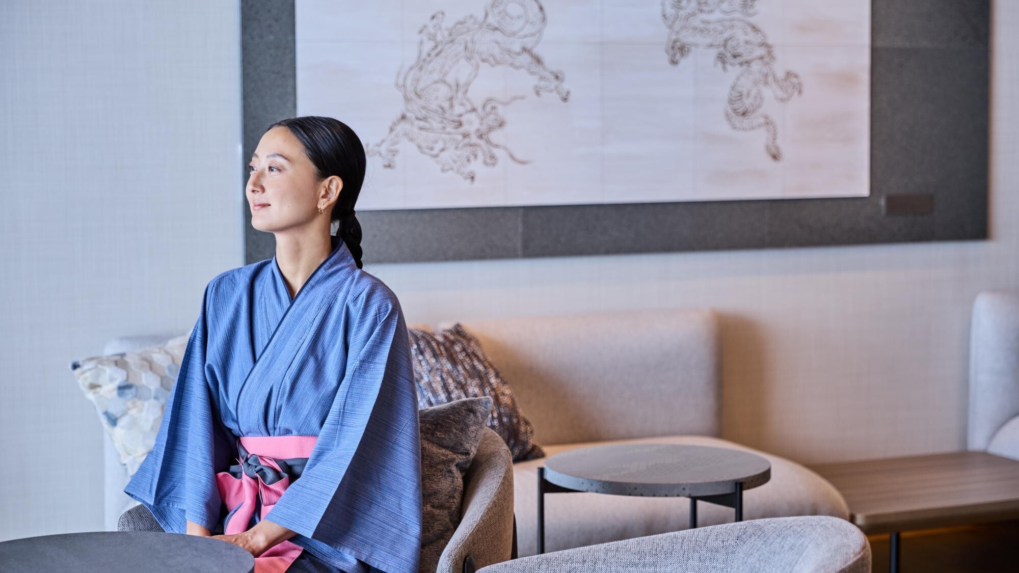 ◆湯上りサロン｜大浴場「想海」と「阿多美」の合間に位置する湯上がりサロン。