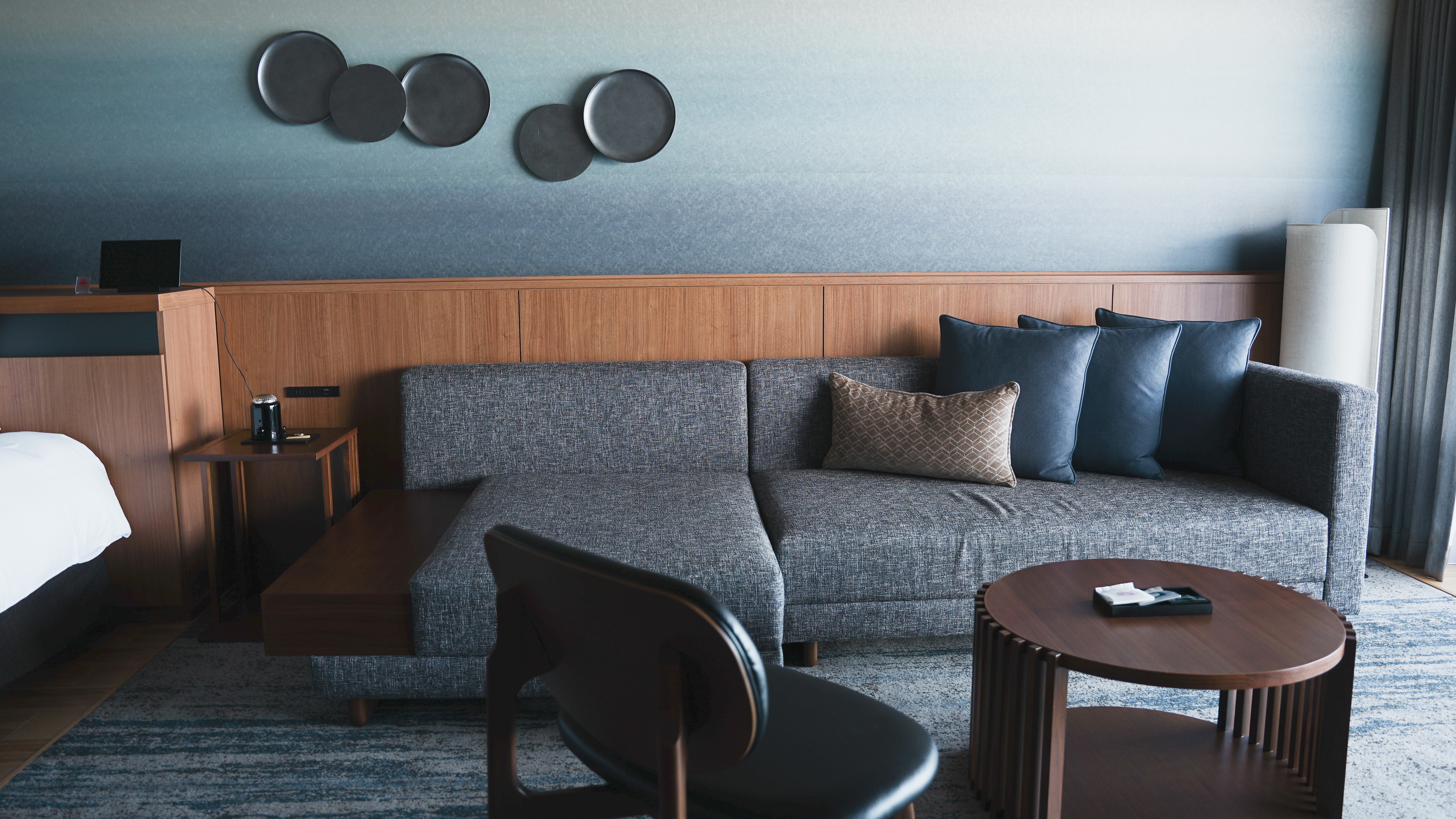 ◆佳ら久ルーム｜上質な設えが随所に施され、深い寛ぎを体感できる空間。