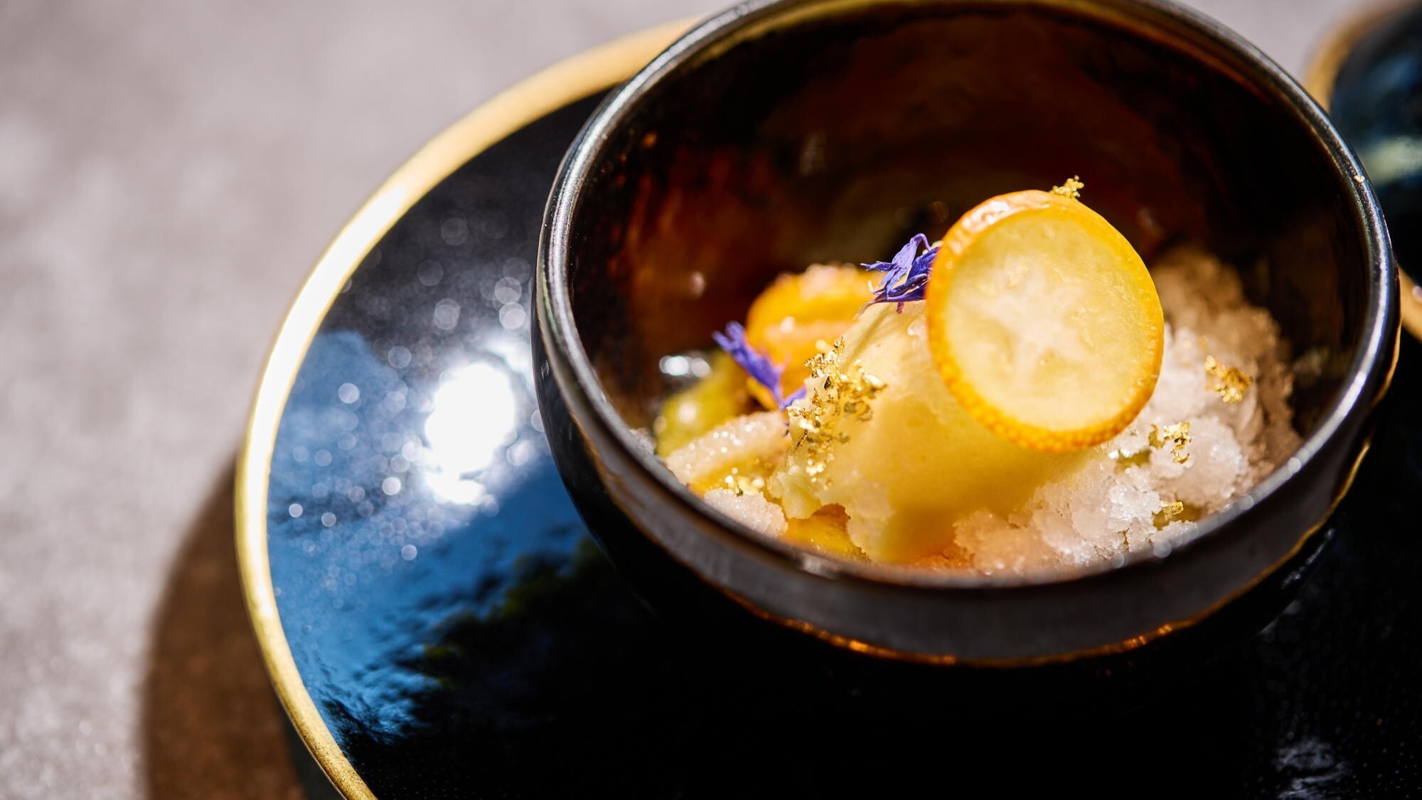 ◆夕食一例（六つ喜）｜季節を味わう食材を活かした、彩り豊かな会席料理。※写真は一例